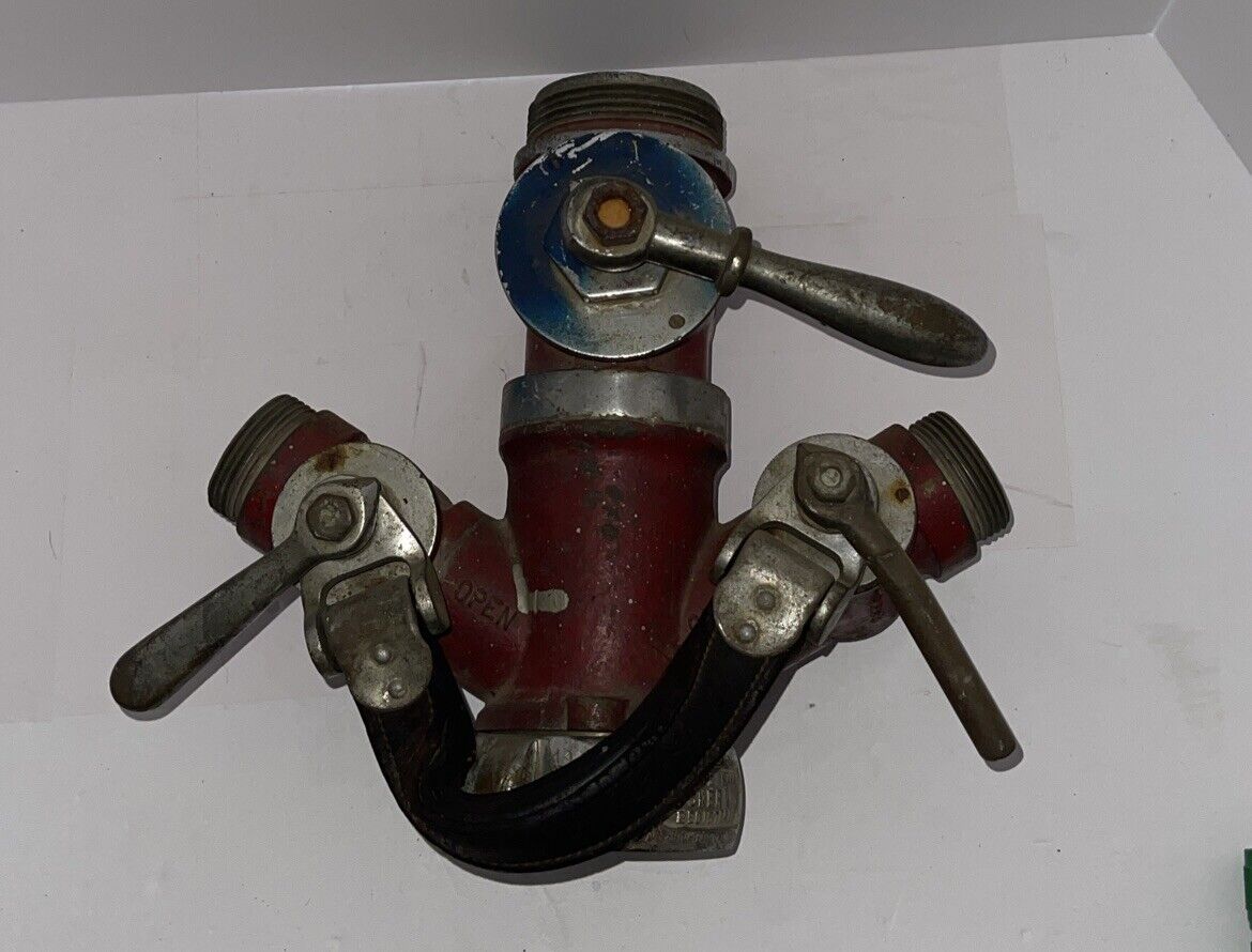 Early Firefighters Akron  american lafrance&foamite wye valve 11 39 Rocker Lug