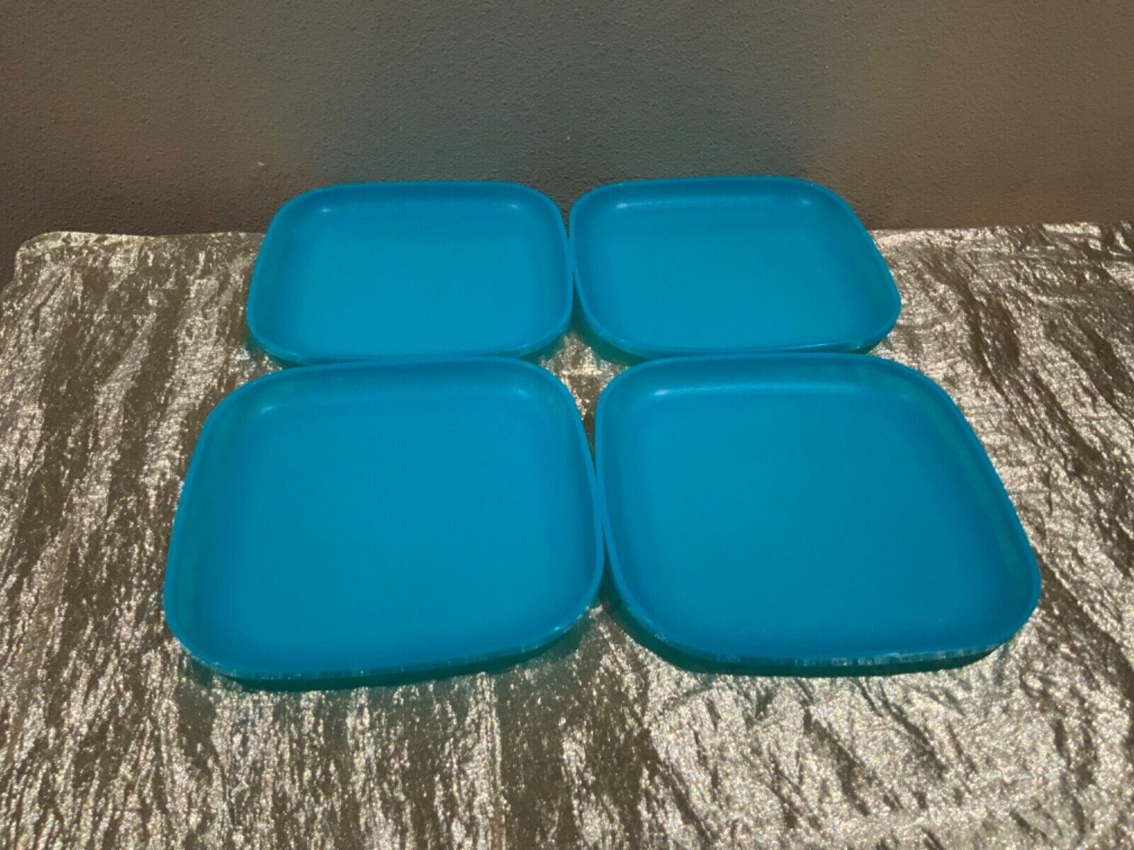 New Set 4 Tupperware Luncheon Plates 8” Square Raised Sides Beautiful Aqua Color