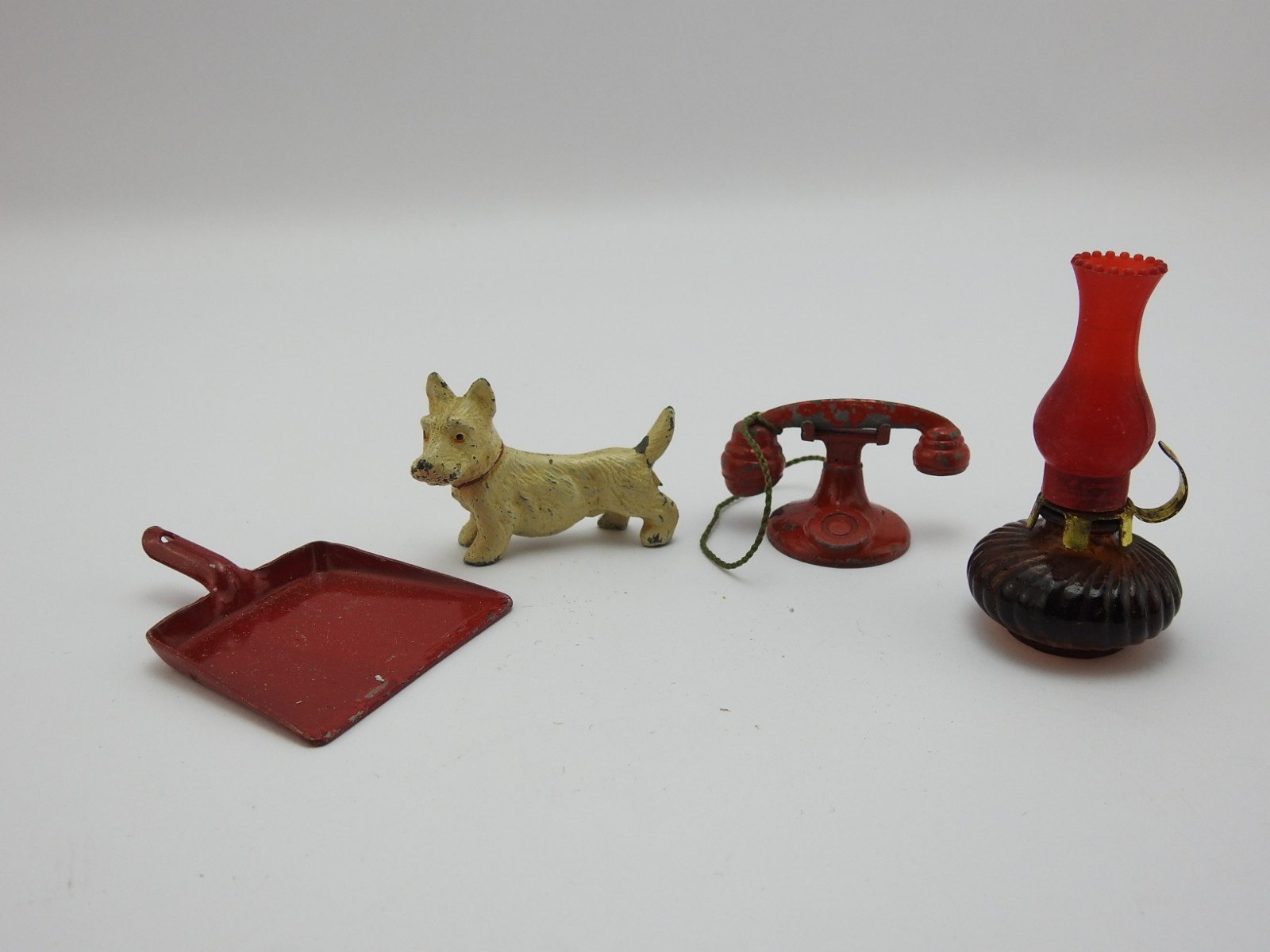 Vintage Miniature Metal Dollhouse Accessories Lot Oil Lamp Telephone Dust Pan T