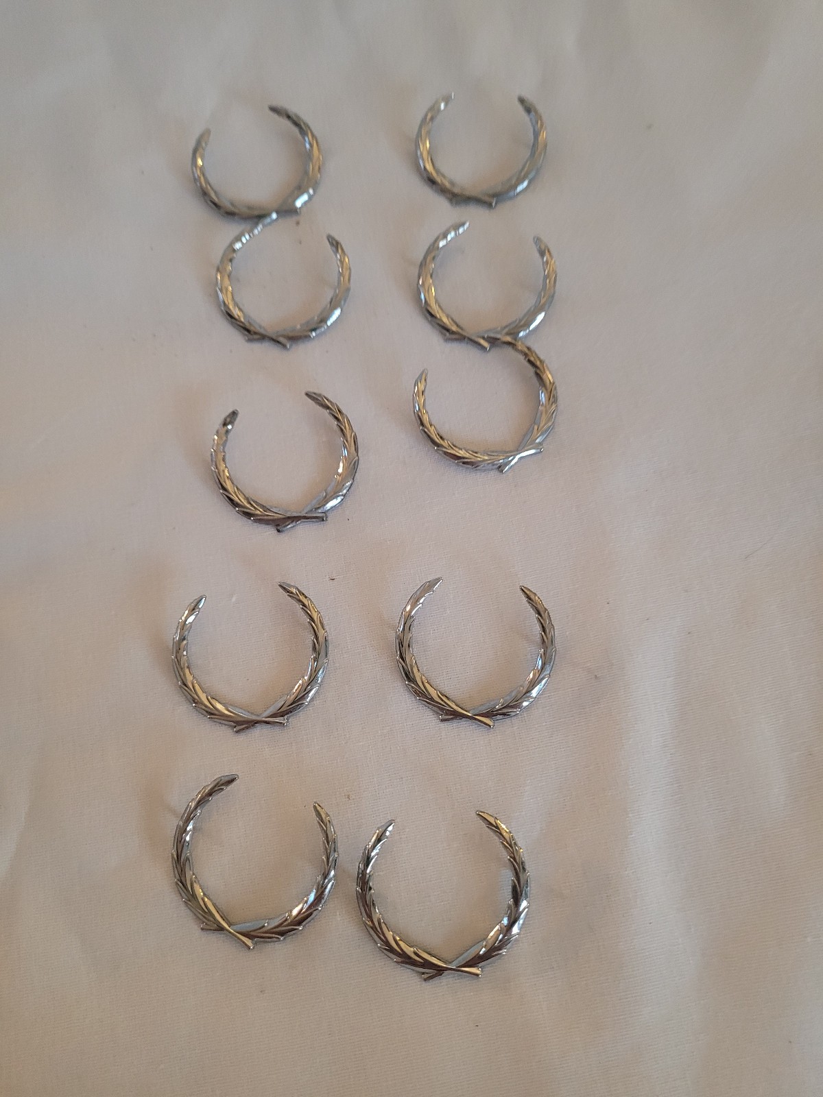 Package of 10 vintage chromes Cadillace wreath emblems NOS 1.5\ Package of 10 vintage chromes Cadillace wreath emblems NOS 1.5\