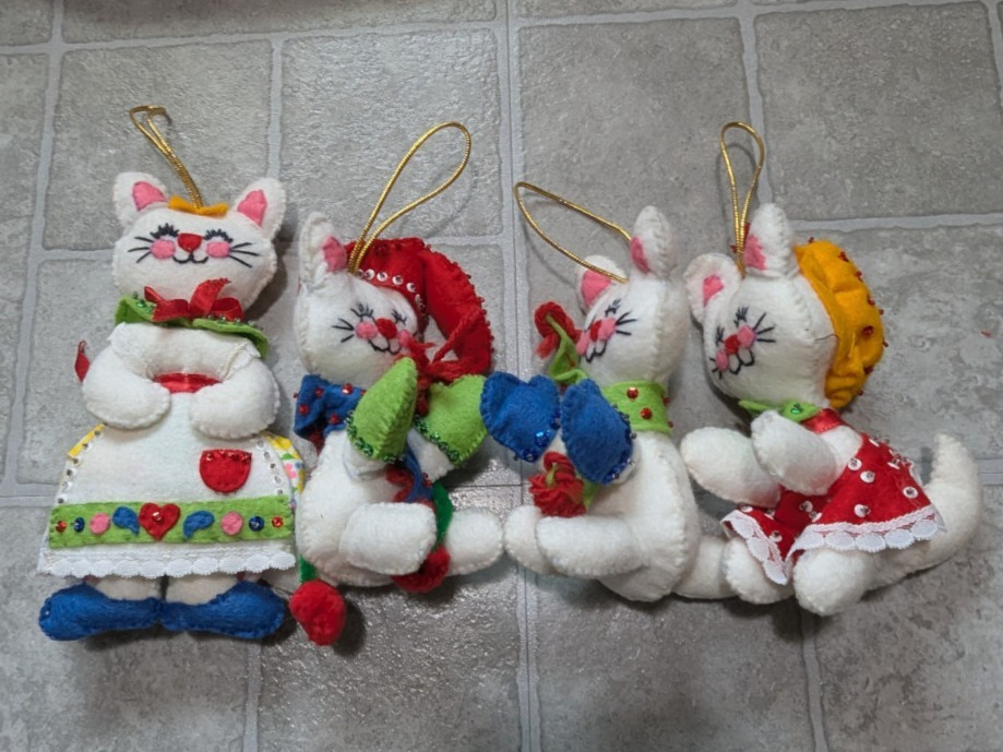 Vintage Bucilla 3 Little Kittens Lost Their Mittens 4 Felted Sequin Ornaments