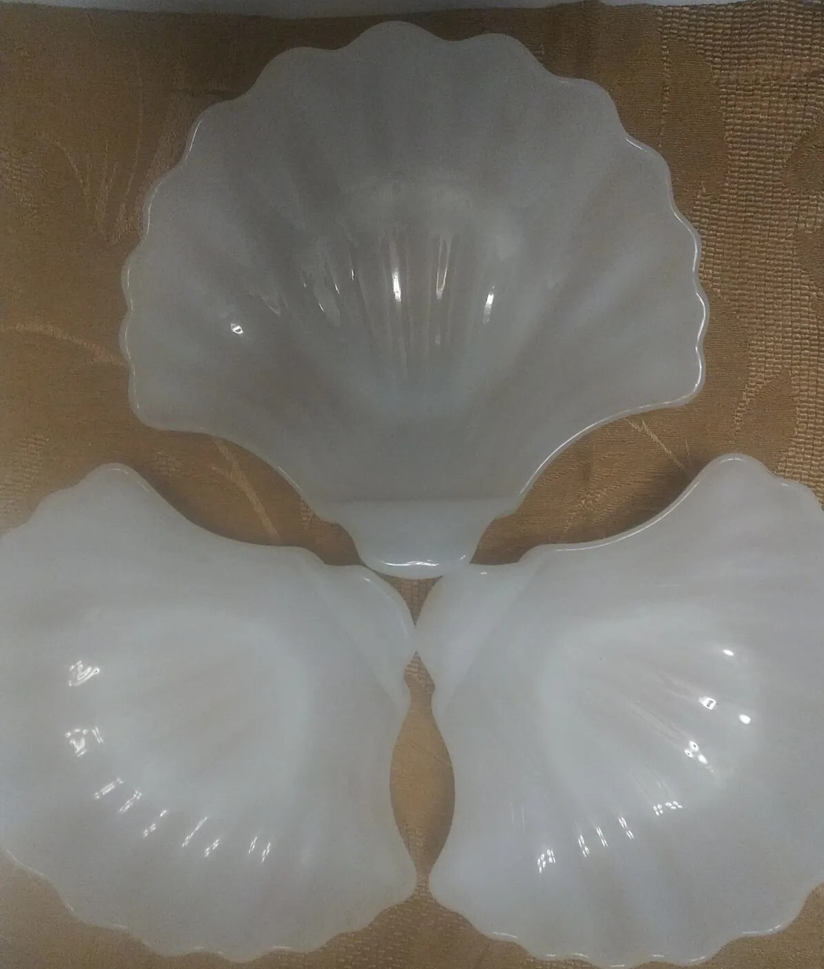 Set Of 3 Anchor Hocking White Glass Shell Shaped Open Candy Dish EUC Set Of 3 Anchor Hocking White Glass Shell Shaped Open Candy Dish EUC