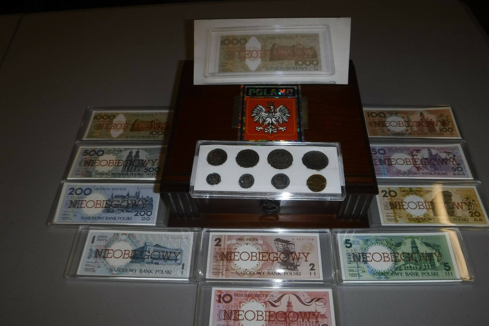 12-pc Poland Nieobiegowy Banknote and Coin Set/ Case. Includes 2008-1000 Zlotych