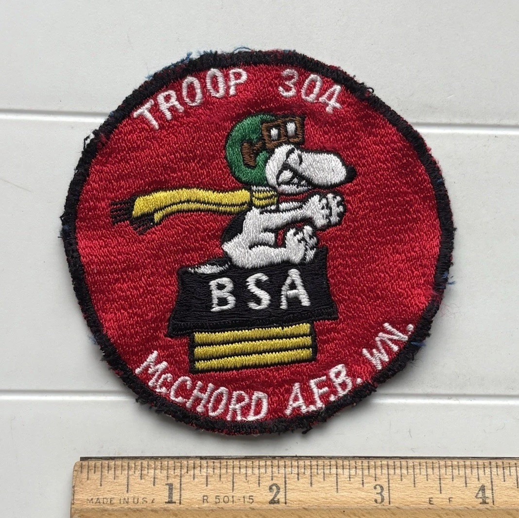 Vintage McChord Air Force Base AFB Washington BSA Troop 304 Snoopy Round Patch