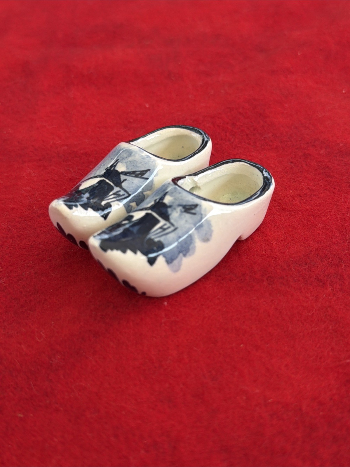 VINTAGE DELFT MINIATURE PORCELAIN DUTCH CLOG SHOES HAND-PAINTED HOLLAND (19a)