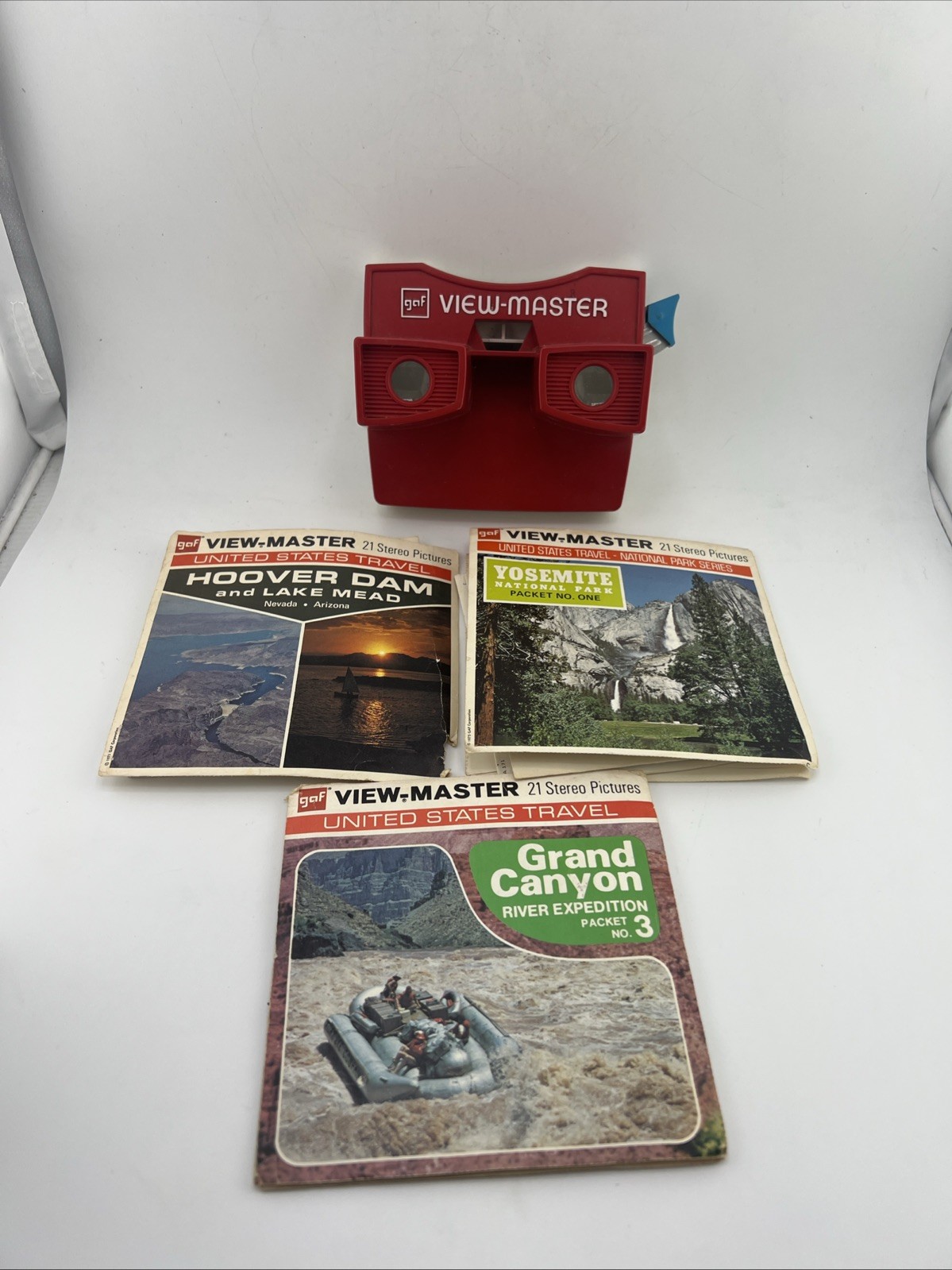 Vintage GAF View-Master Viewer Red and White with Picture Reels READ