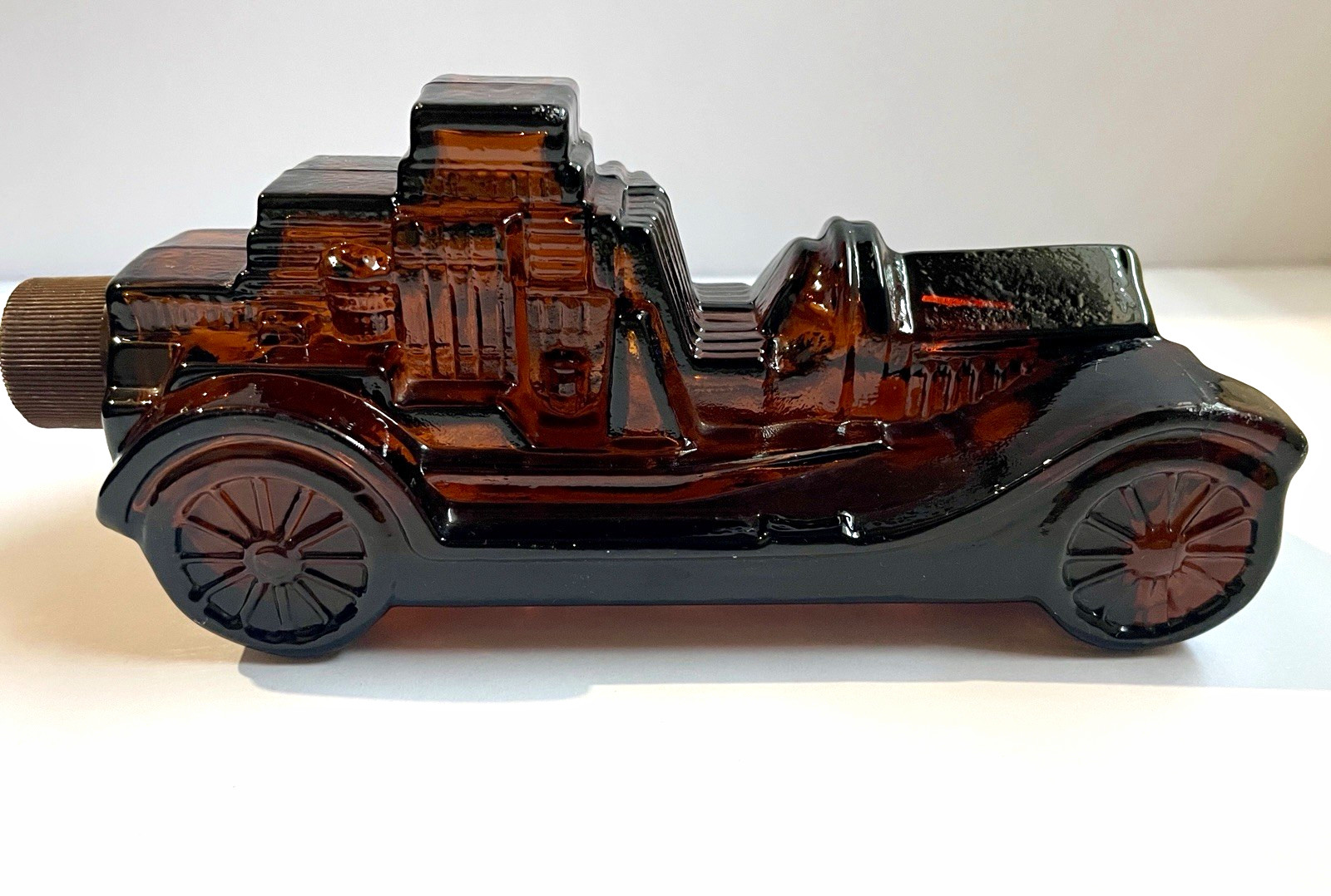 Vintage Brown Glass Car-Shaped Decorative Cologne Bottle, 3D Effect, Screw Cap