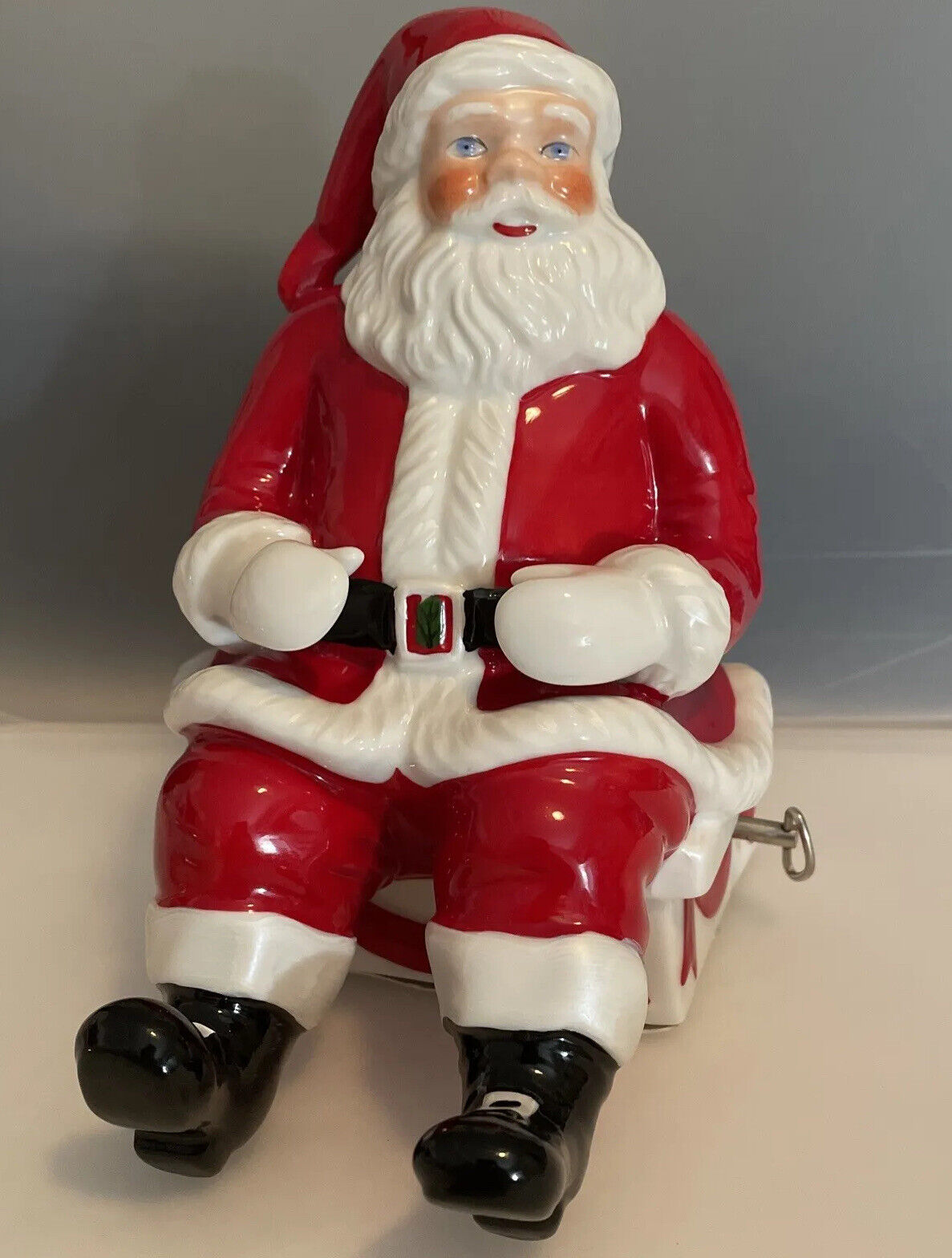VILLEROY AND BOCH Christmas Santa Claus Music Box Wind Up Porcelain Collectible