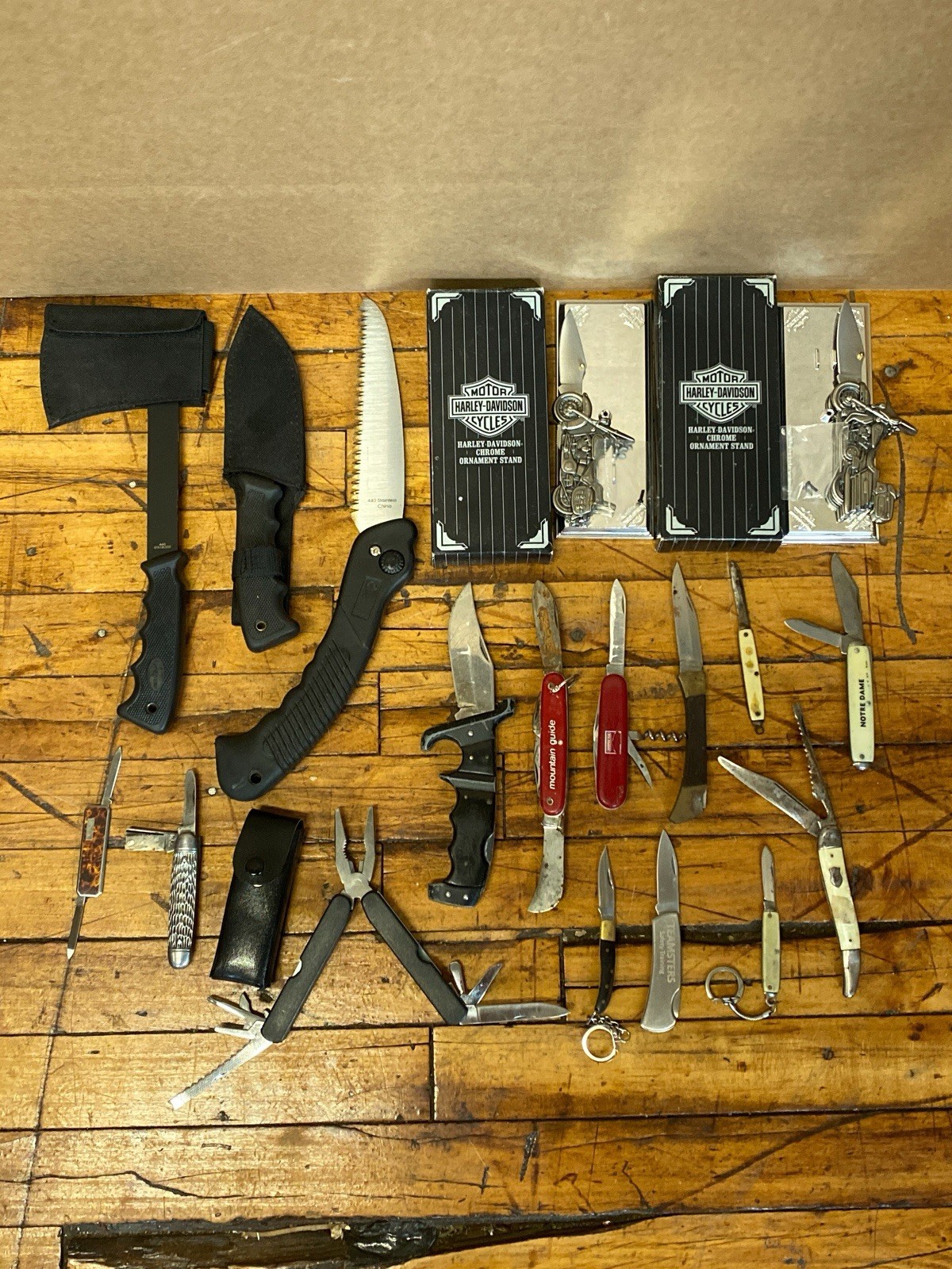 18pc Vintage Pocket Knife Lot Victorinox Marlboro Colonial Imperial Whitetails