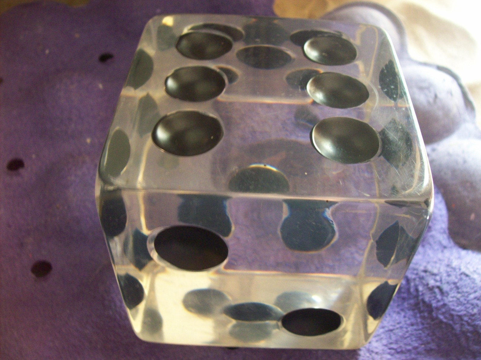 1970s Vintage JUMBO SOLID CLEAR LUCITE ACRYLIC DICE DIE NOVELTY PAPERWEIGHT MCM 1970s Vintage JUMBO SOLID CLEAR LUCITE ACRYLIC DICE DIE NOVELTY PAPERWEIGHT MCM