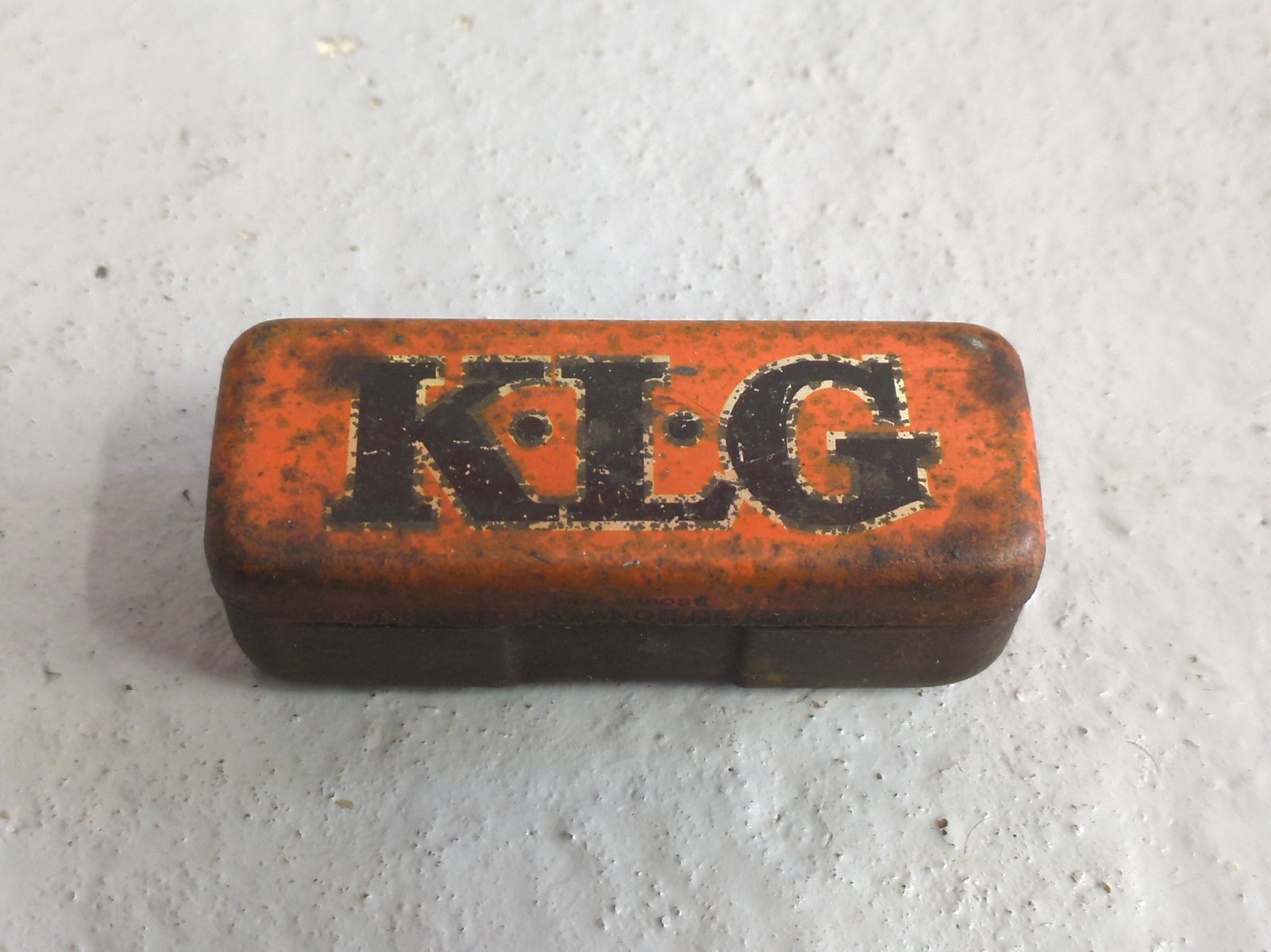 Vintage French KLG Single Spark Plug Tin, (KL30)