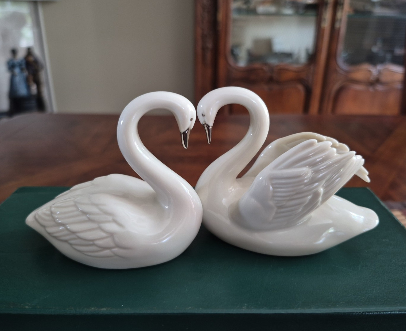 Lenox Forever Yours Swans Wedding Promises Collection Cake Topper Keepsake Swan