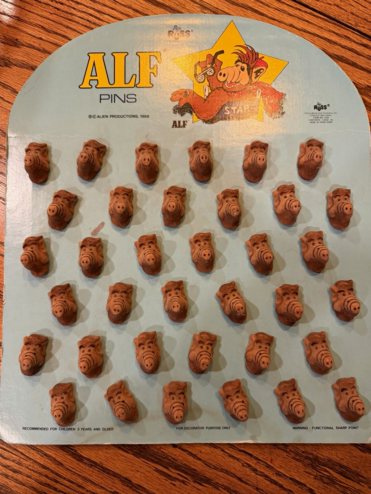 Vintage 1988 ALF Russ Flocked Pins 36pc Original Store Display Board Alien NOS