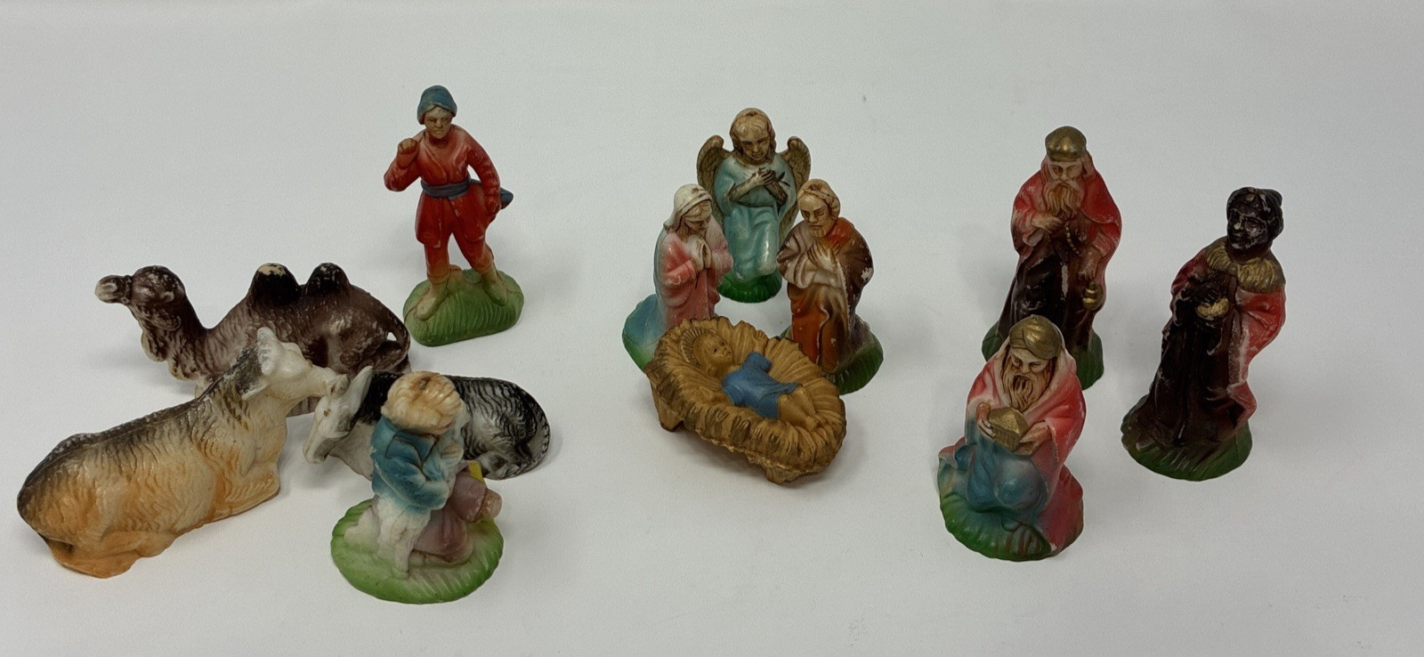 Vtg  NATIVITY SET PLASTIC 5\