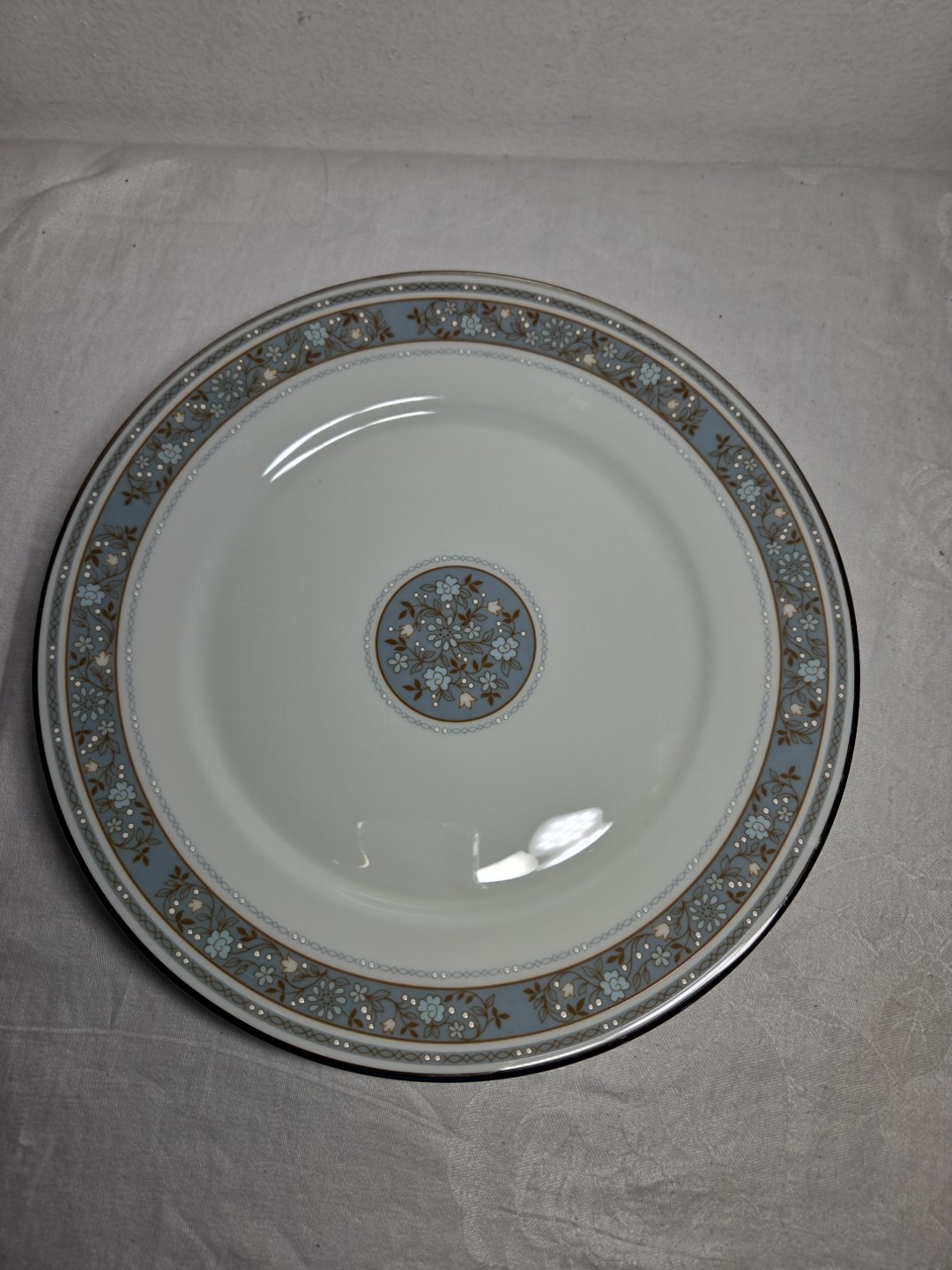 Beautiful Set Of 4 Oxford Bone China Rendezvous Dinner Plate 