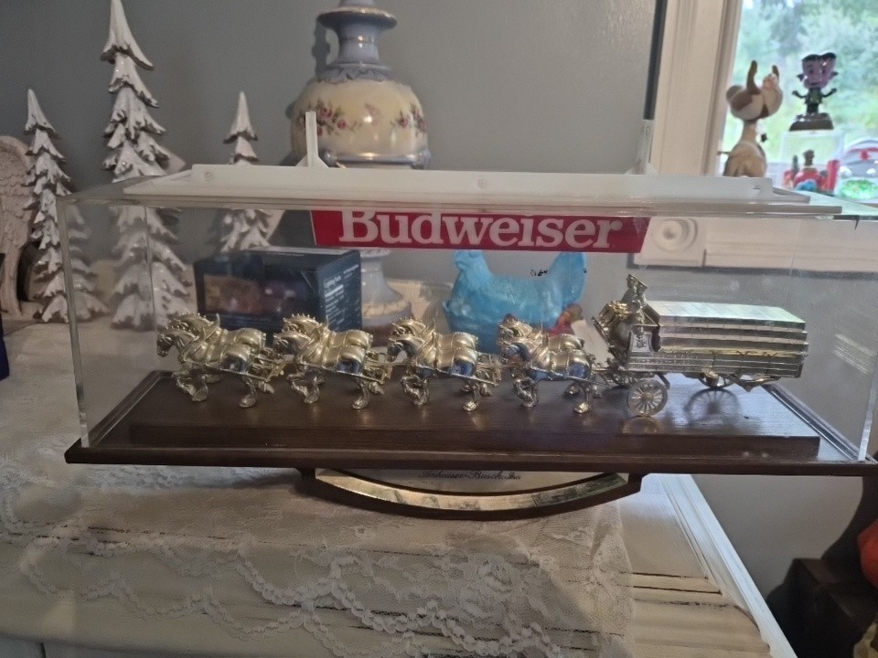 1982 Vintage Budweiser Bar sign for parts or repair