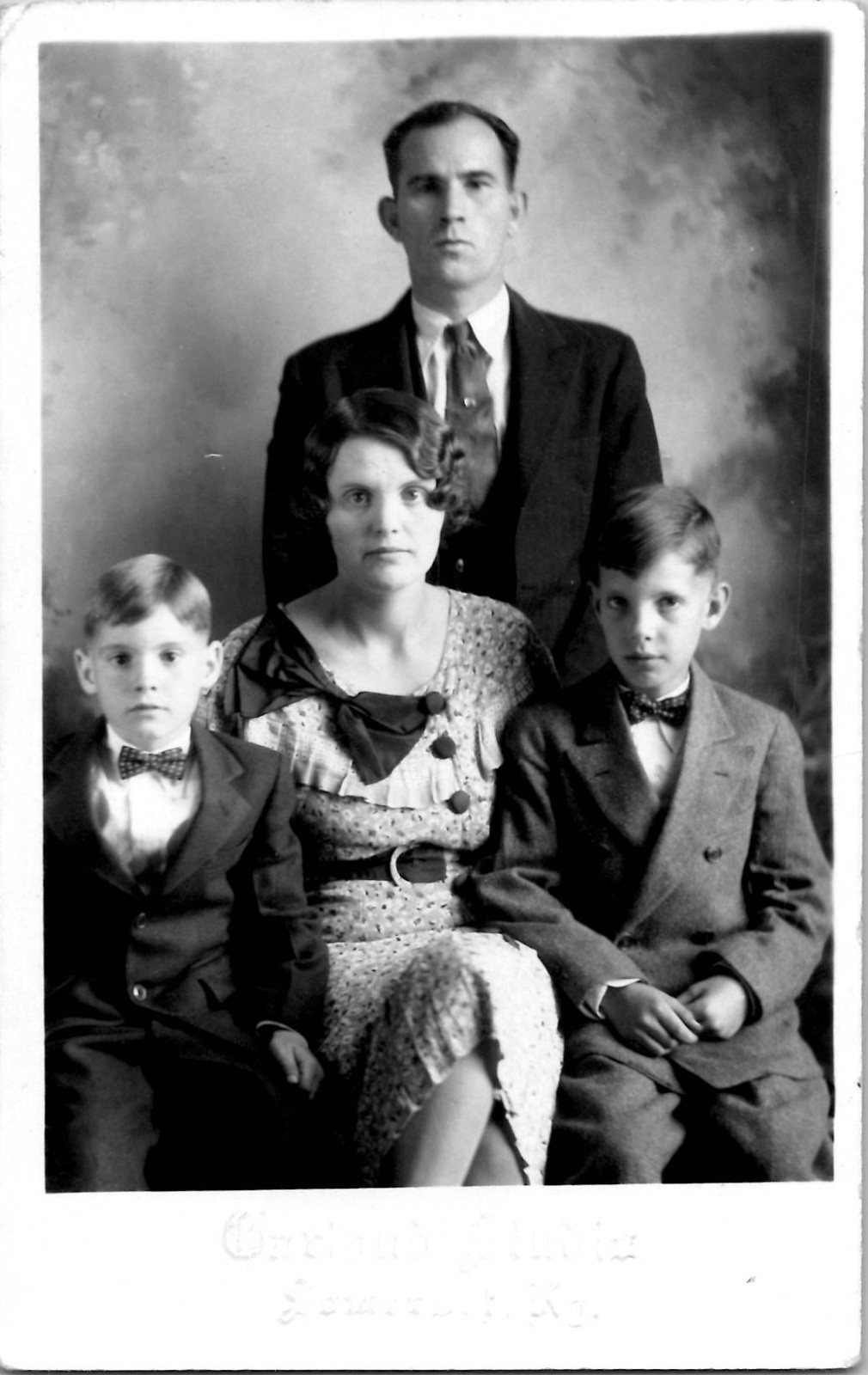 RPPC Somerset Kentucky Family Vacation Portrait Garland Studio 1940s VTG Photo