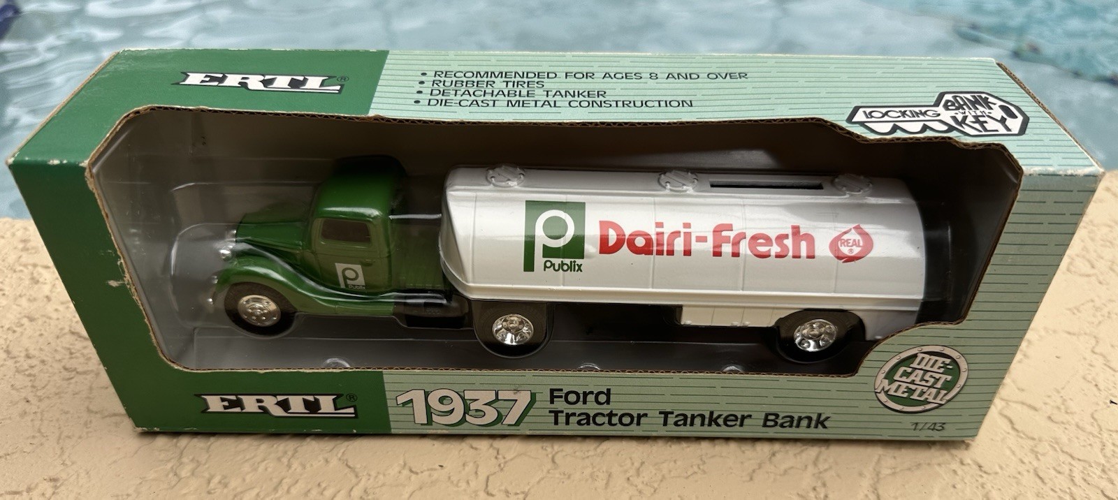Publix 1937 Dairi - Fresh Ford Tractor Tanker Bank ERTL Die Cast 1989 Sealed