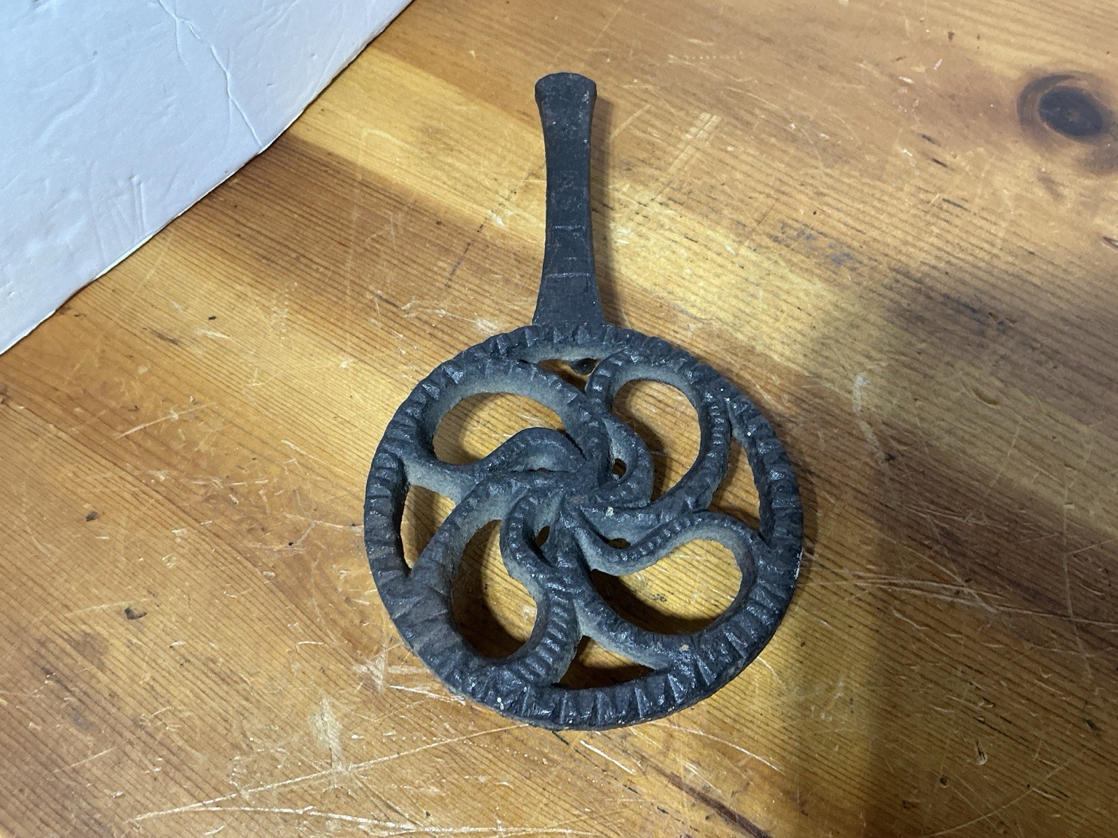 ANTIQUE Signed 19TH C. CAST IRON TRIVET 3-Leg POT Stand PRIMITIVE PROP REENACTOR ANTIQUE Signed 19TH C. CAST IRON TRIVET 3-Leg POT Stand PRIMITIVE PROP REENACTOR