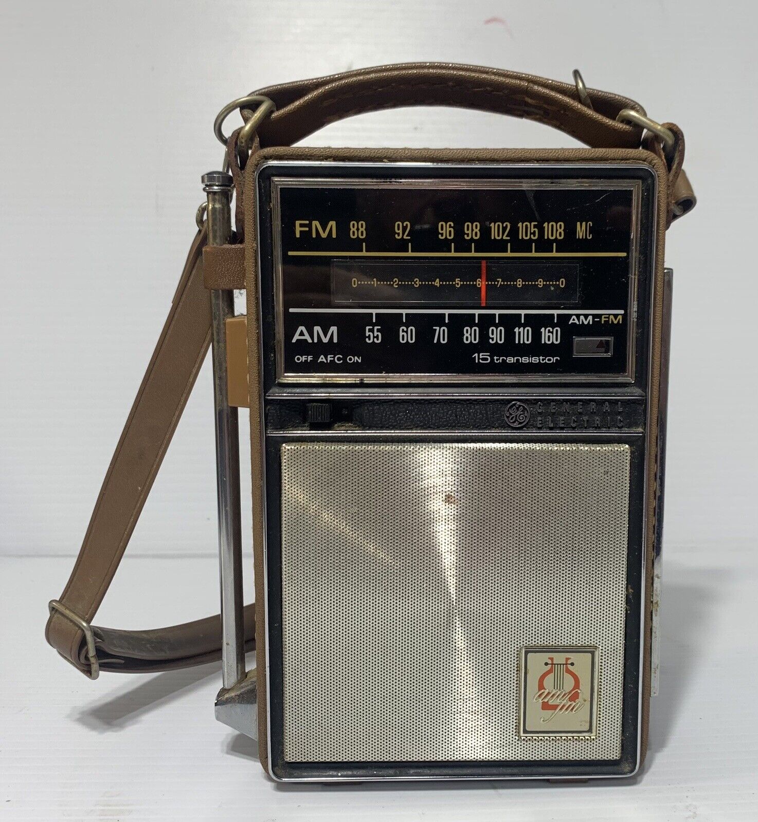 Vintage GE P975D Transistor Portable Radio General Electric AM FM WORKS TESTED