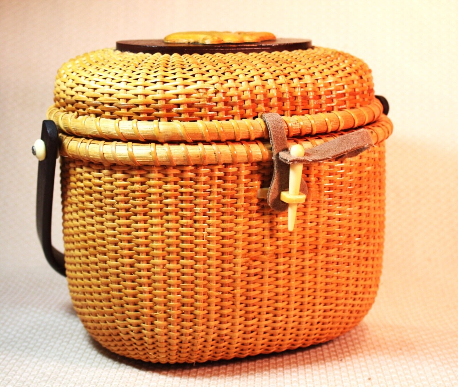 Vintage Hand Crafted Nantucket Style Basket Purse Pocketbook Shell Design