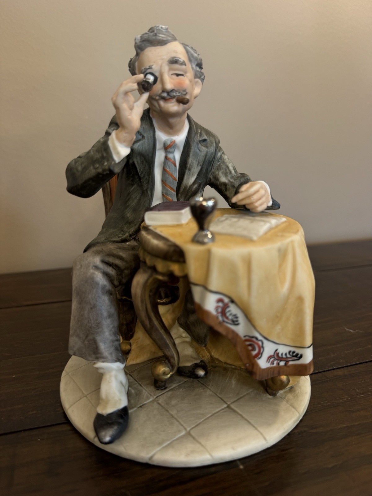 Pucci Capodimonte The Coin Collector #2998 Porcelain Figurine Italy