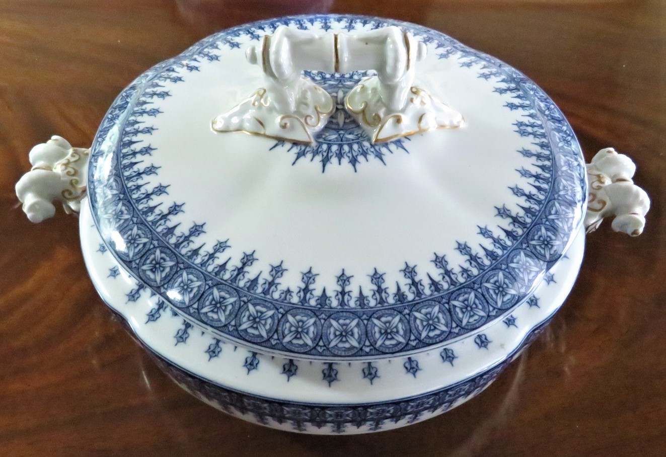 ANTIQUE ROYAL WORCESTER COVERED VEGETABLE BOWL BLUE RAM HANDLES EX-CONDITION