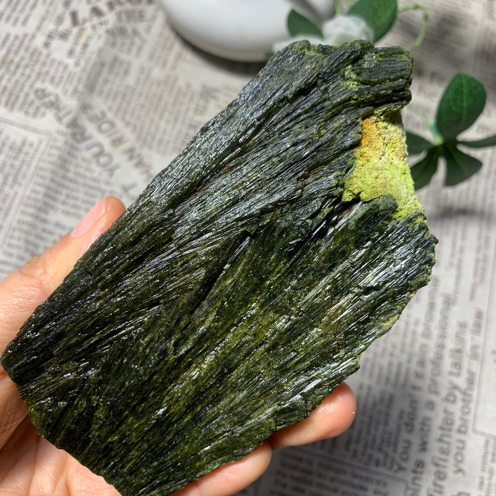 586g  Natural Green Tourmaline Quartz Crystal gemstone rough mineral specimen
