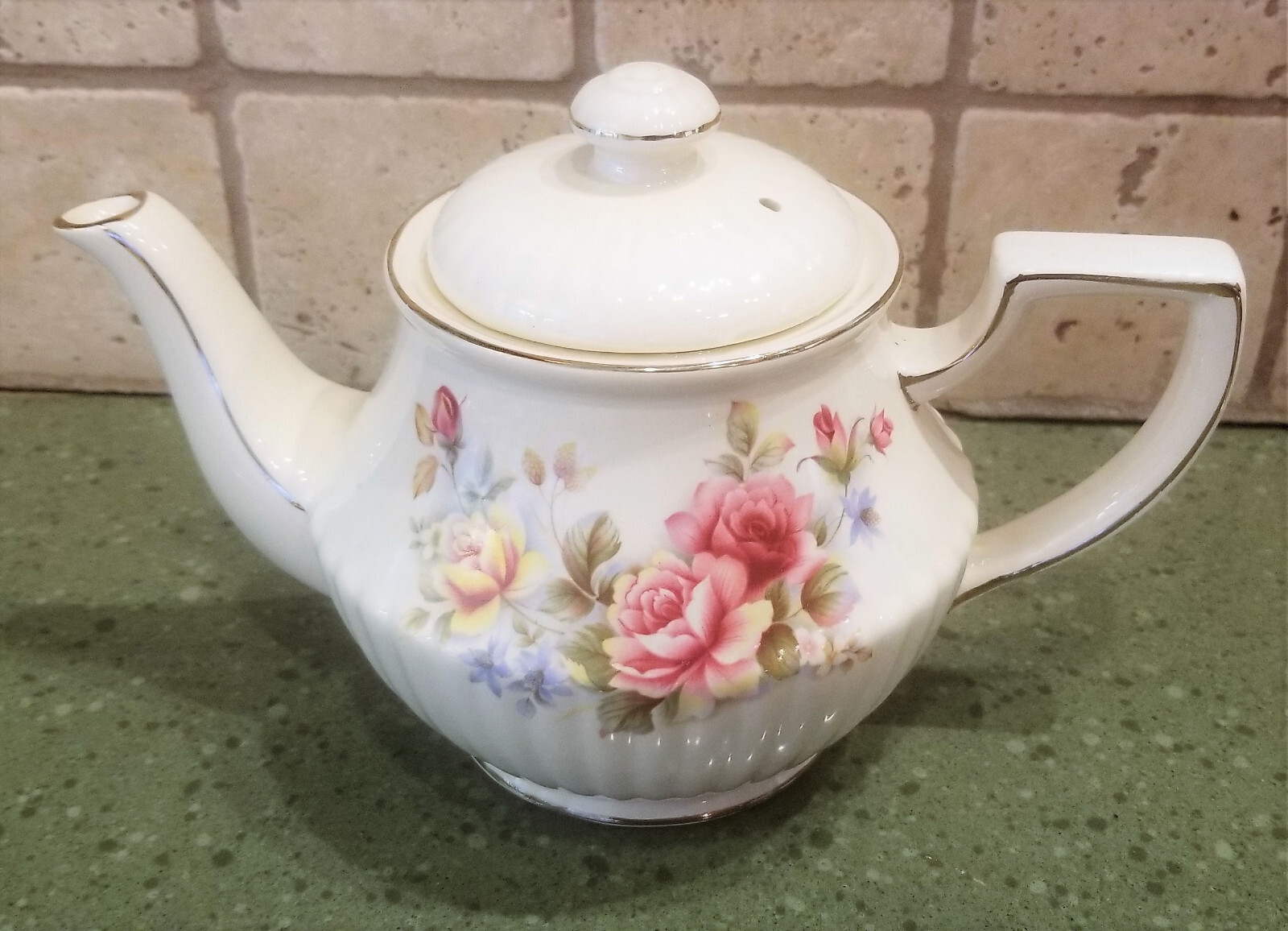 Vintage Porcelain SADLER ENGLAND TEAPOT Floral Flowers ROSES Gold Trim 3573/16 A