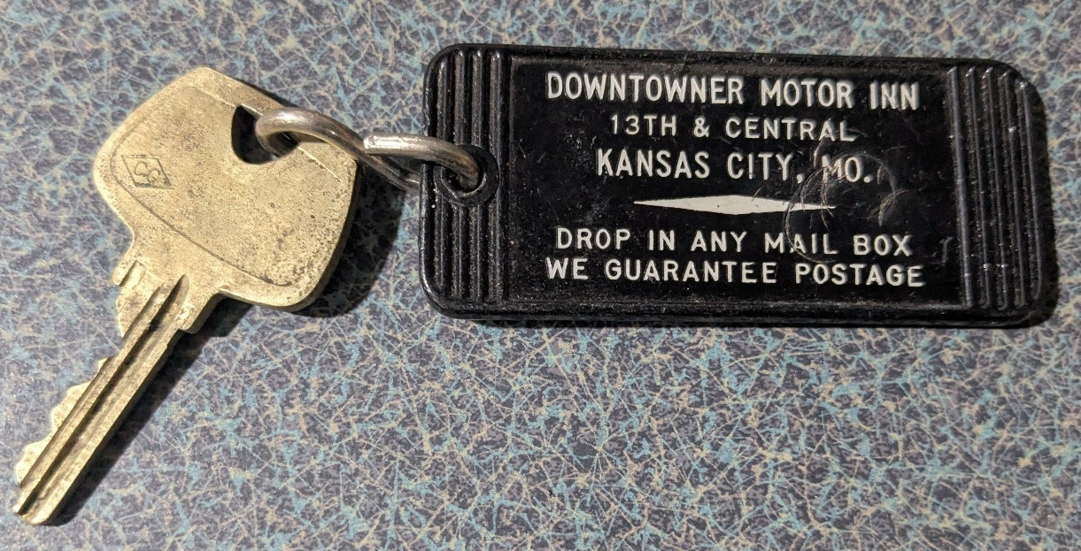 VTG Black Plastic Downtowner Motor Inn Kansas City Missouri Room Key Chain Fob