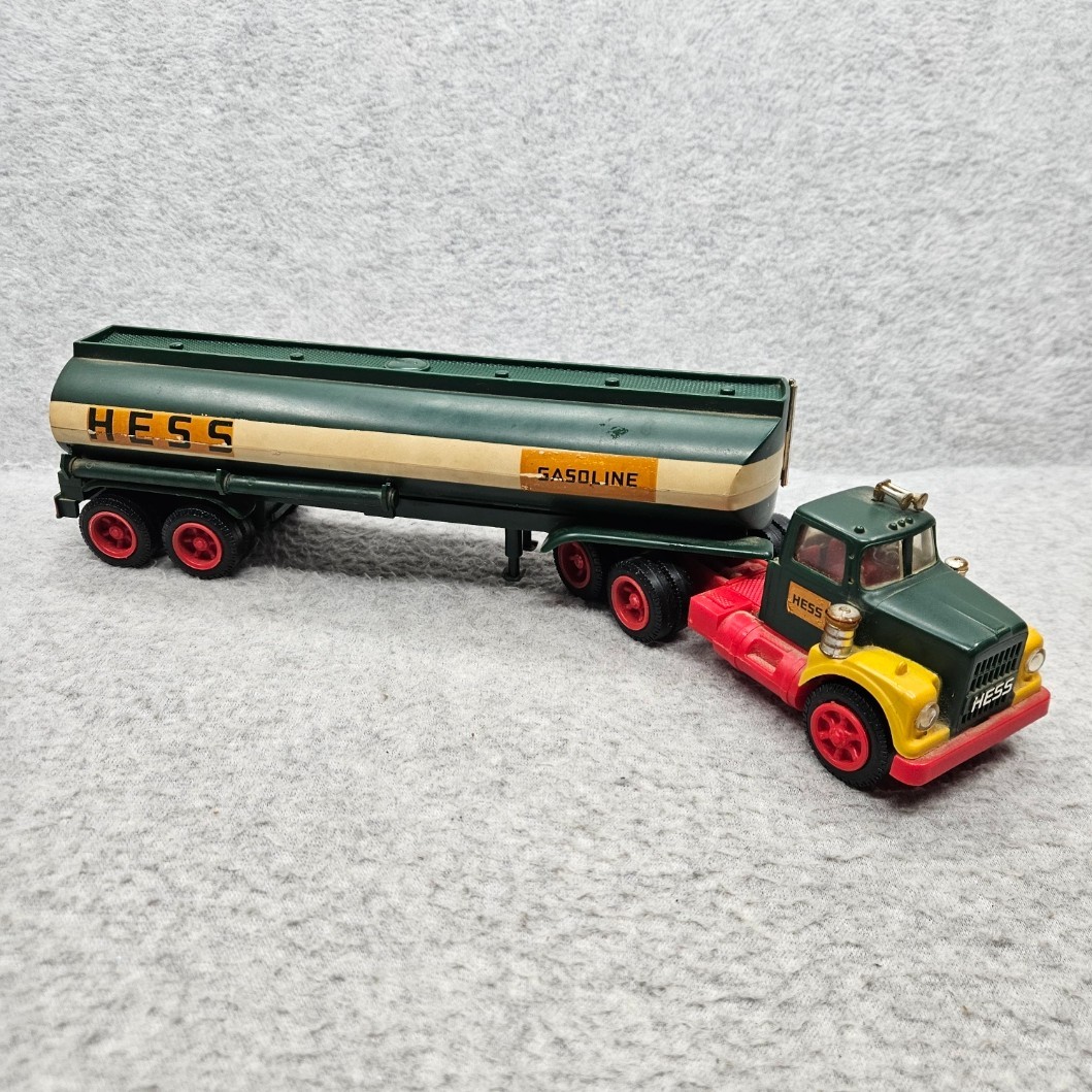Vintage 1967 Hess Fuel Oil Tanker Truck Split Window Red Bumper Corgi Era