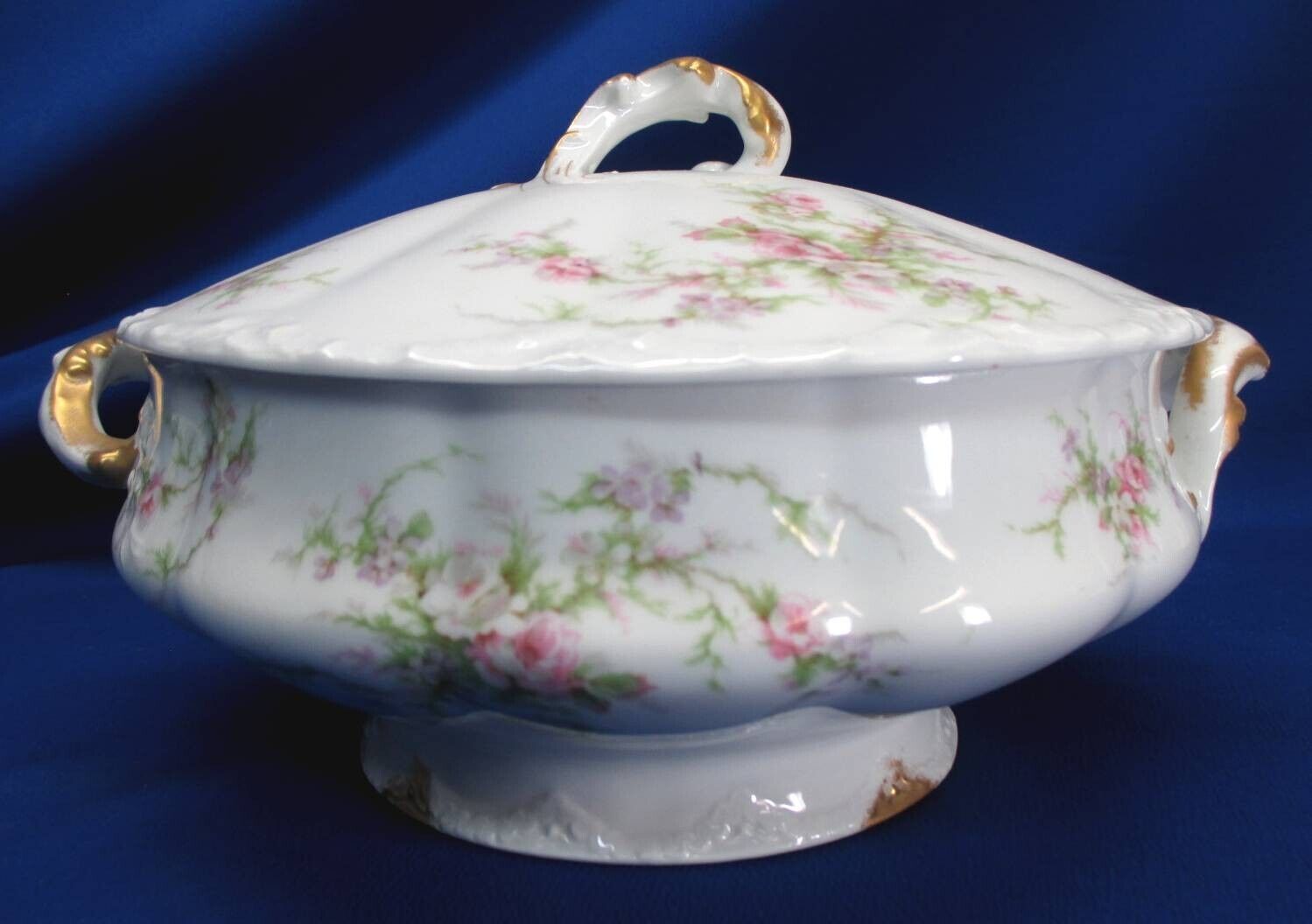 LARGE ROUND AND BEAUTIFUL THEODORE HAVILAND LIMOGES PINK ROSE SPRAYS SOUP TUREEN