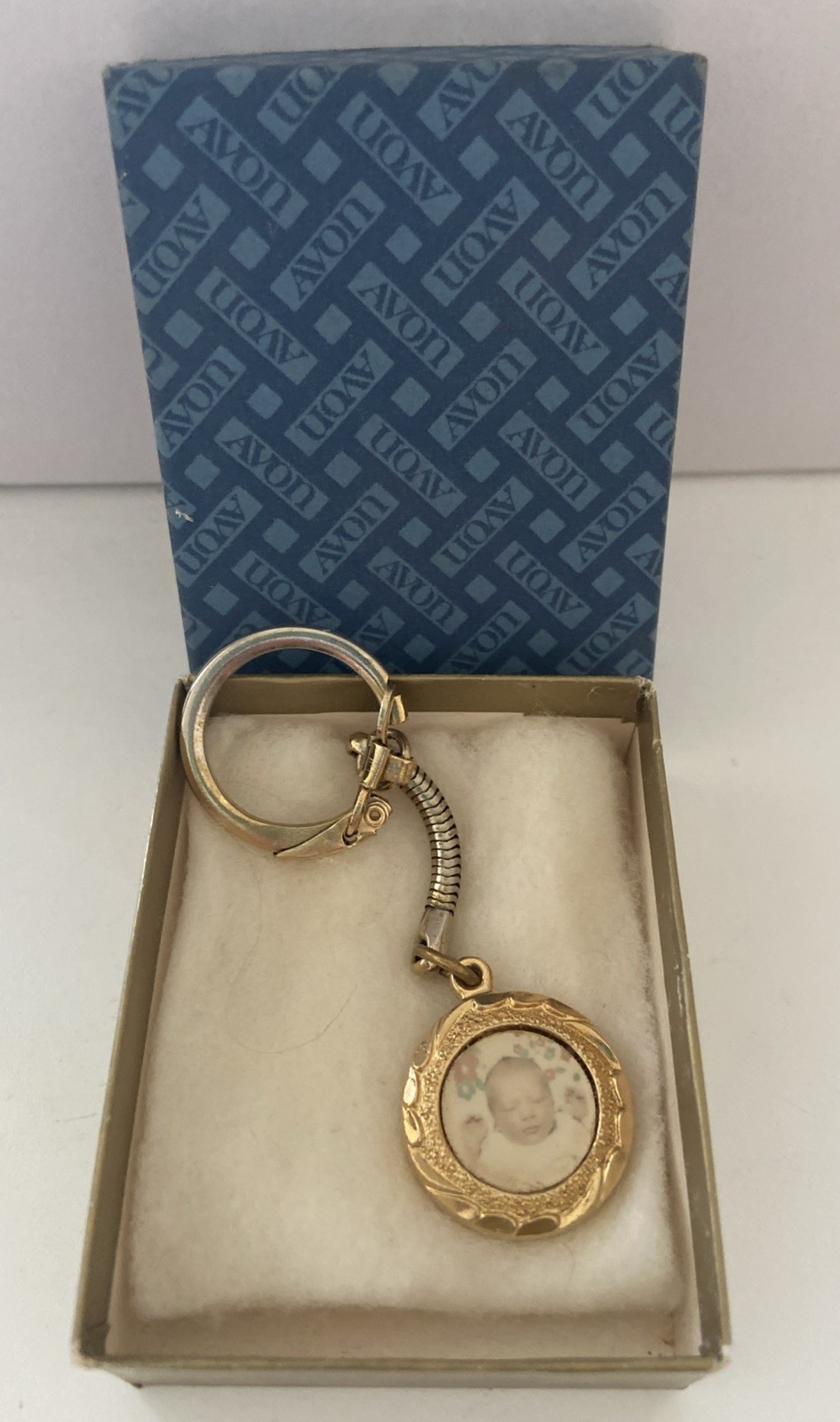 Vintage Avon? Photo Holder Keychain Key Clip Locket Vintage Avon? Photo Holder Keychain Key Clip Locket