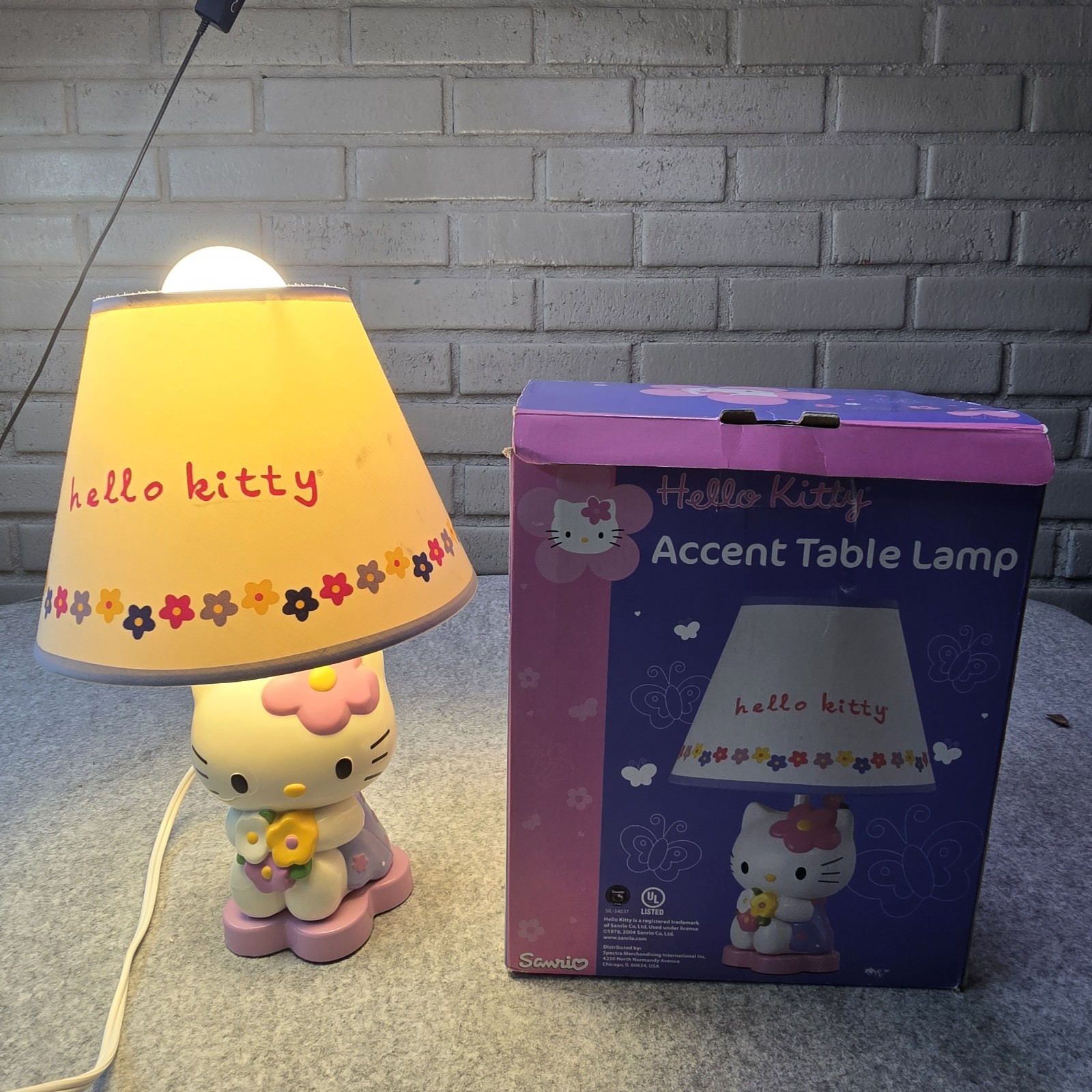 Vintage 2004 Sanrio Hello Kitty Accent Table Lamp Model KT3093 w/ Box - WORKING
