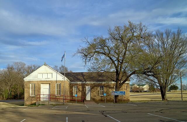 Photo:Pawnee Agency Boarding School Pawnee Oklahoma 1875 building 2020s