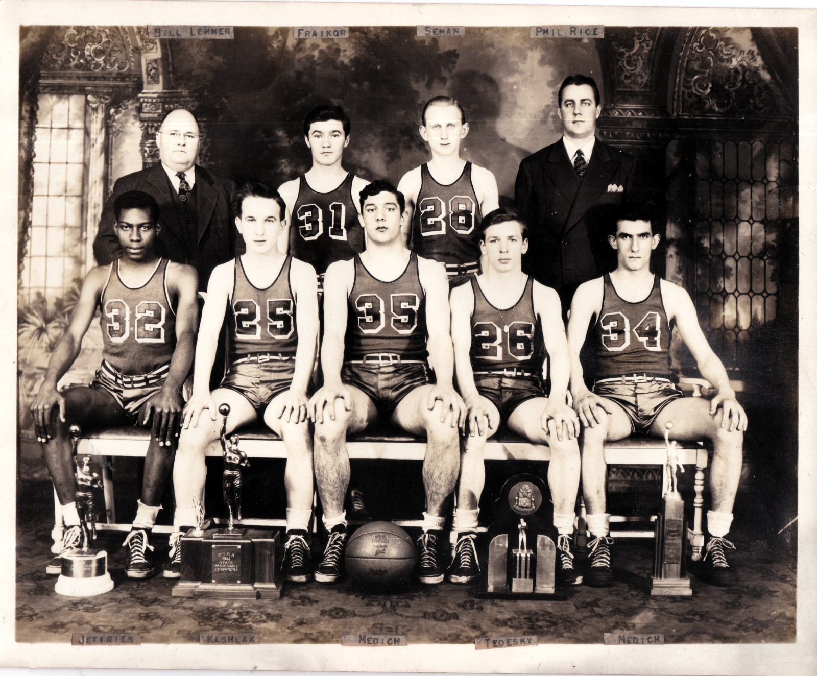 Vintage photo - Duquesne HS State Champion basketball team - 1943 - Gay interest