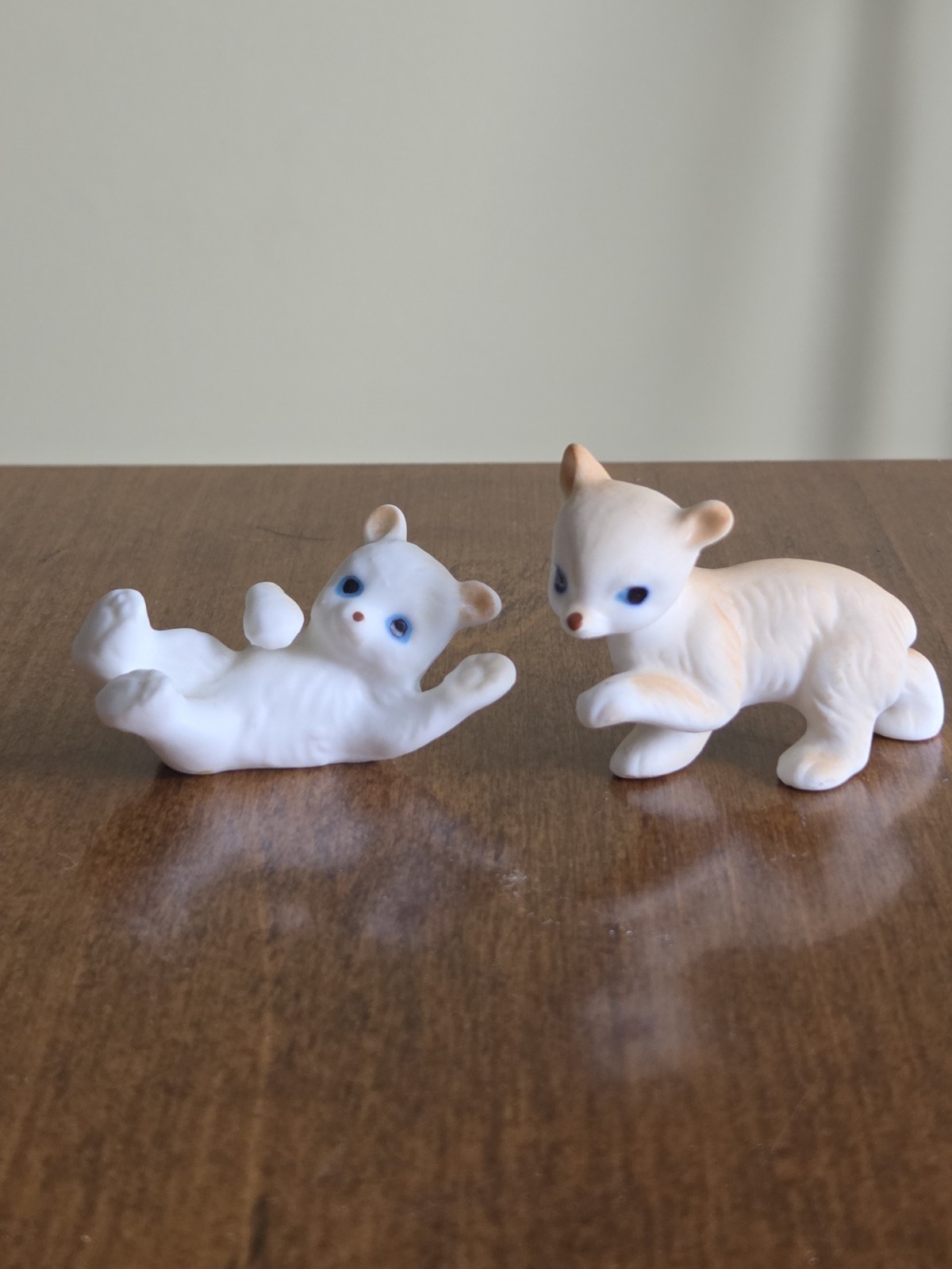 Vintage Pair of Miniature Playful Cat Kitten Figurines 1\