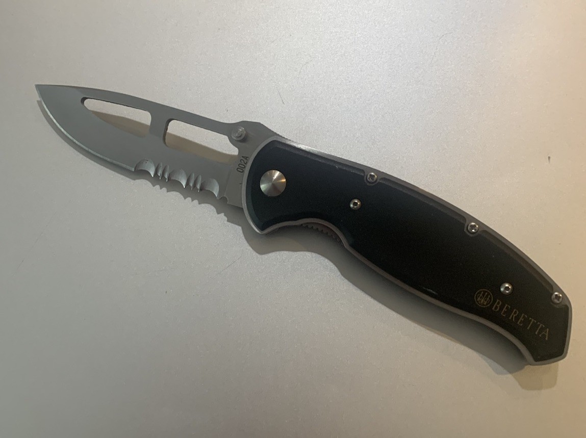 Beretta Airlight Folding Knife Plain Edge Black Aluminum Linerlock VGUC 8+/9 *