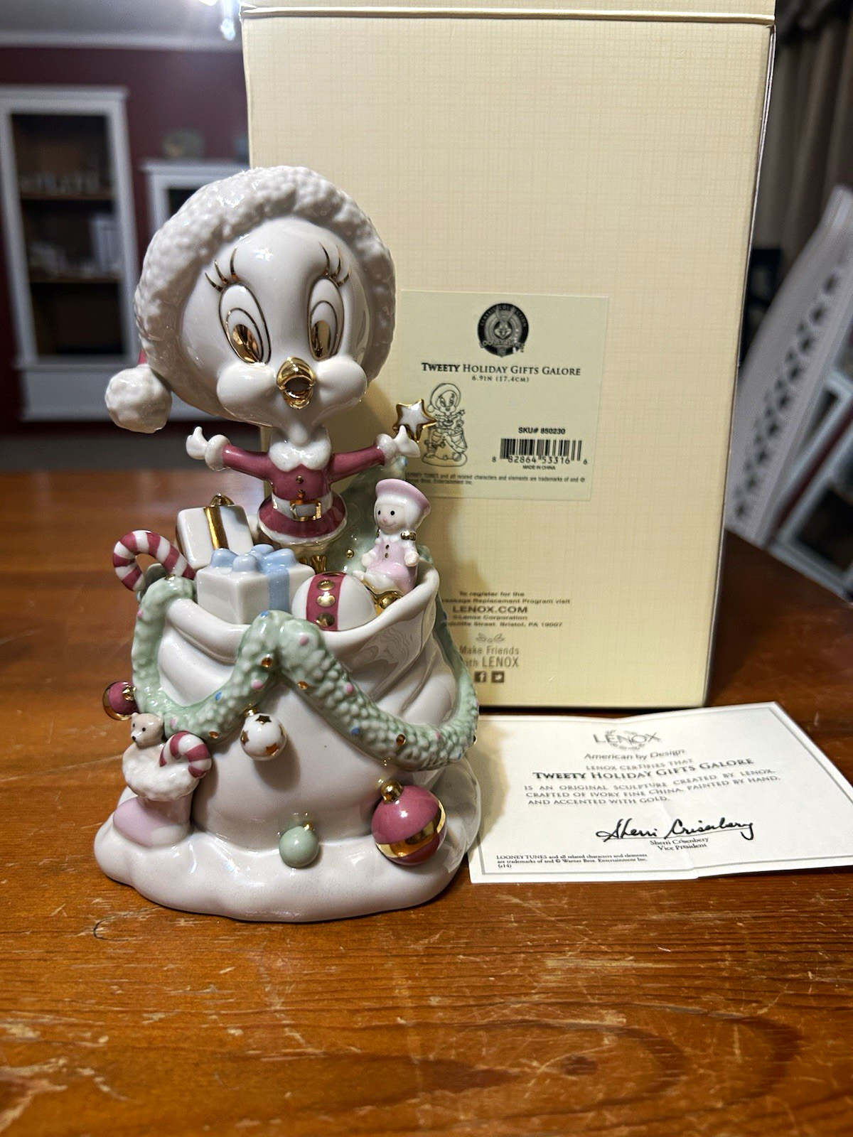 Lenox Looney Tunes Tweety Holiday Gifts Galore Fine China Figurine 6.9