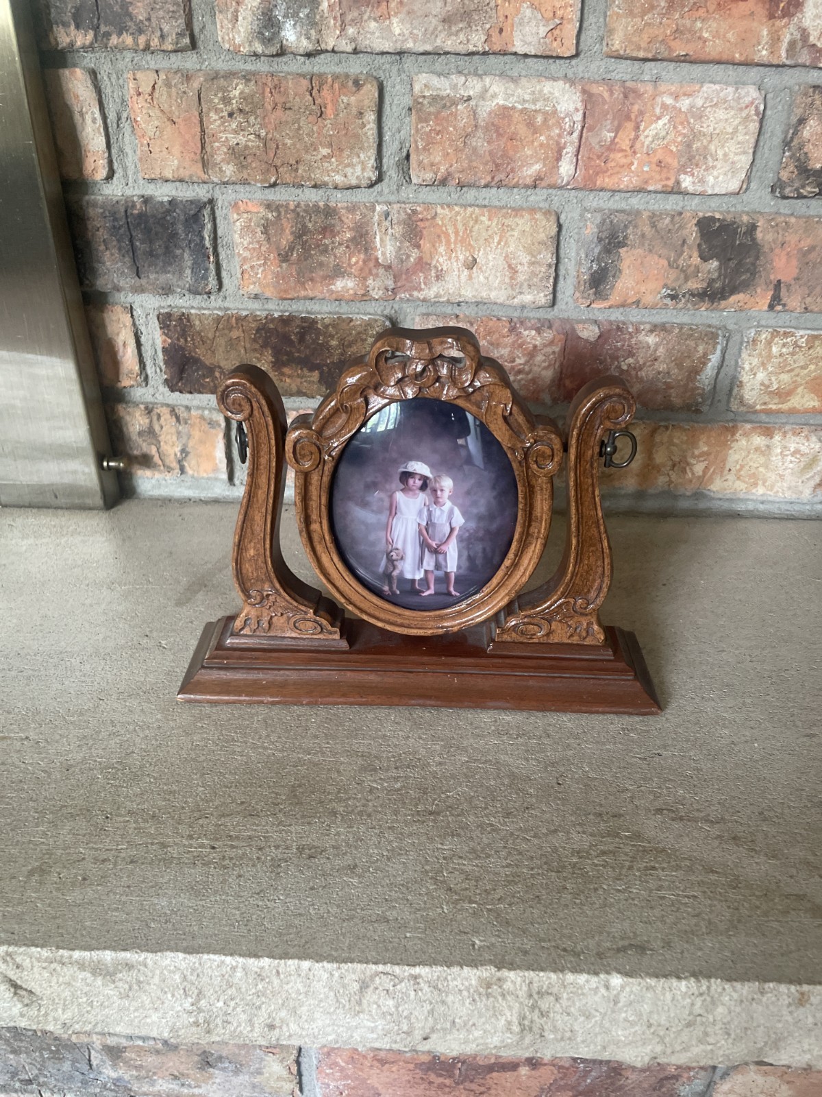 Vtg. Ornate Victorian Style Oval Swivel Picture Frame Albert E. Prince Products