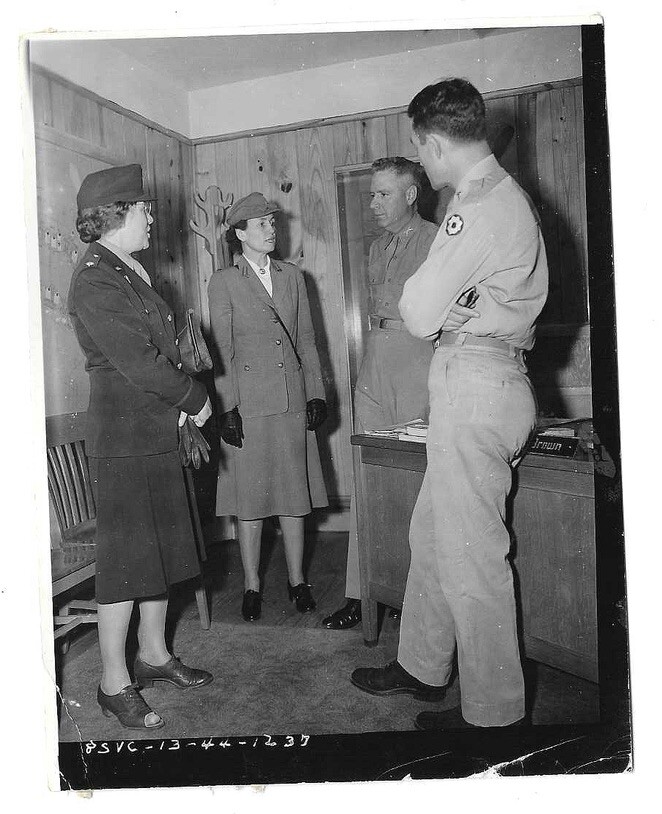 1944 B&W Snapshot Photo Camp Swift, TX, WAC Women’s Army Corps Soldier Meeting