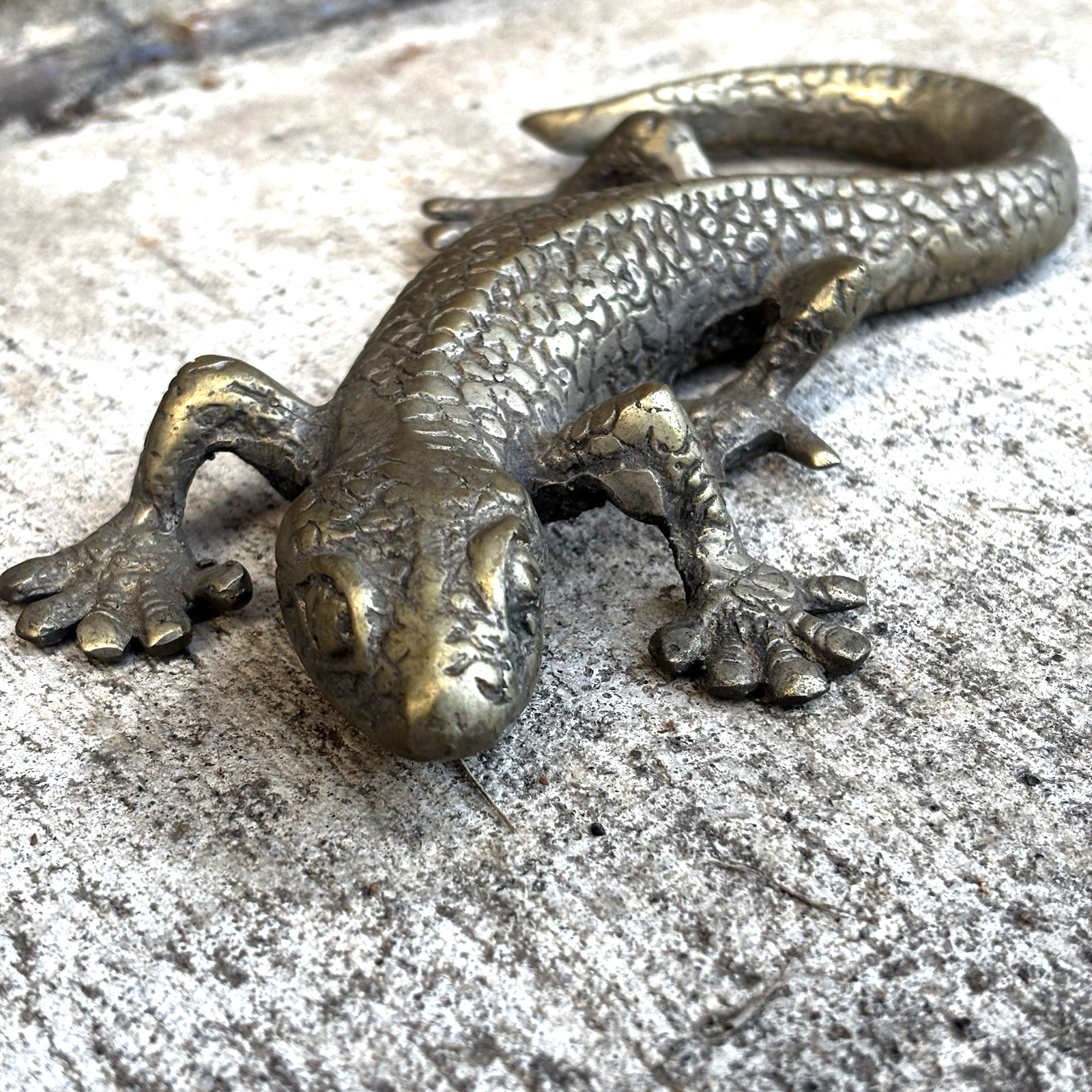 Vintage Solid Brass Geicko Lizard Salamander Figurine paperweight Sculture Art