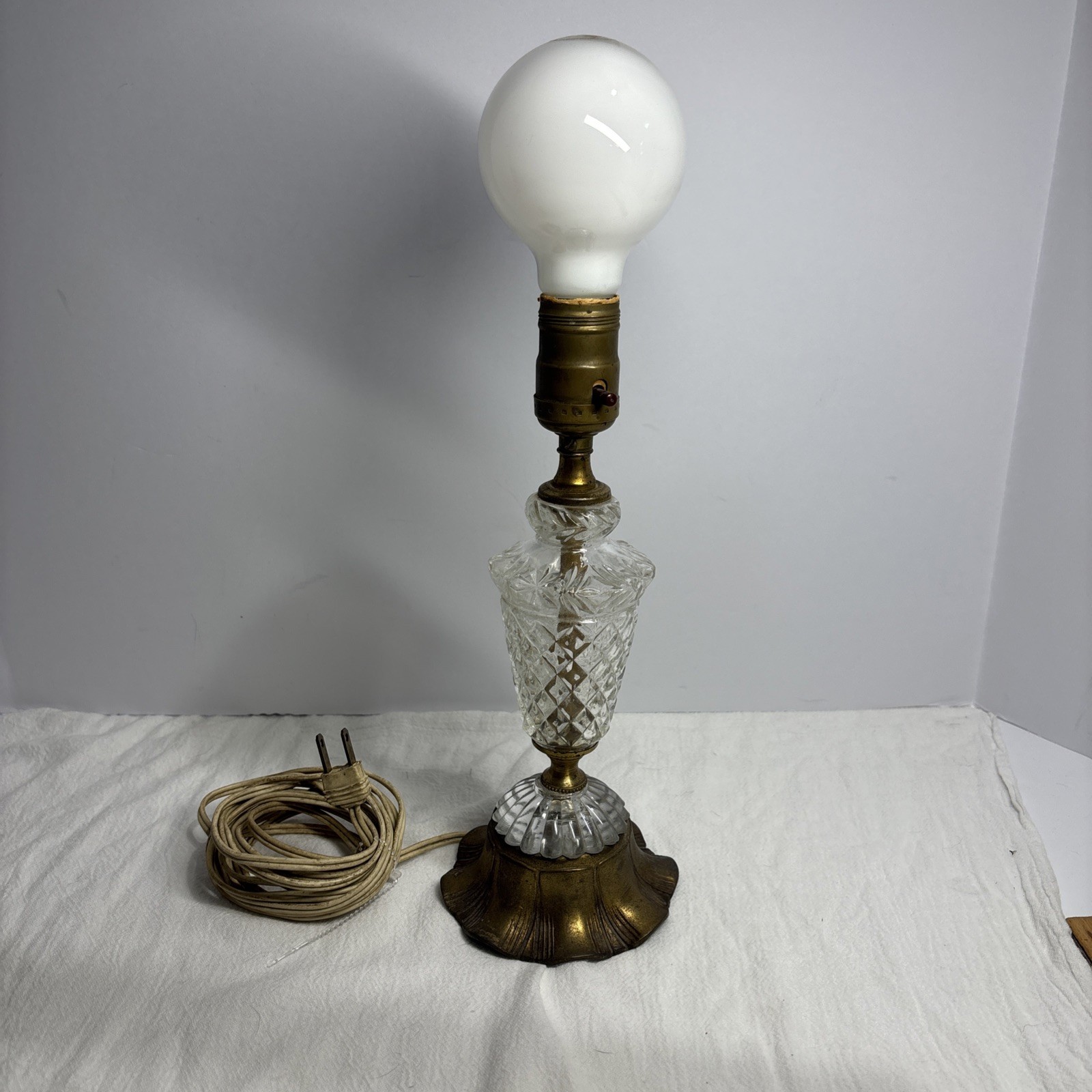 Vintage Glass Brass table lamp RARE Collectible Pattern Crystal Geometric ID Vintage Glass Brass table lamp RARE Collectible Pattern Crystal Geometric ID
