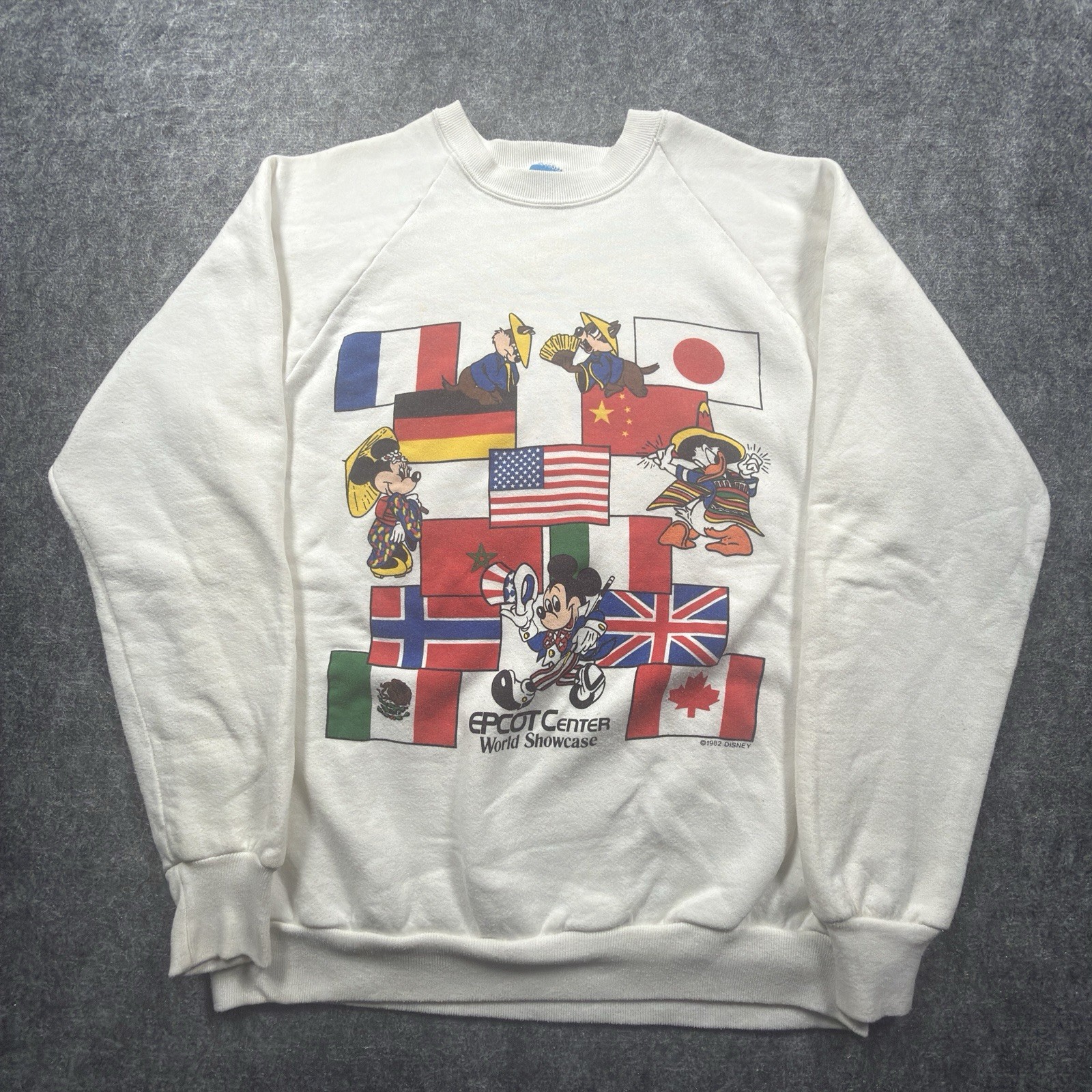 Vintage 1980’s Walt Disney World Epcot Center World Showcase Sweatshirt XL