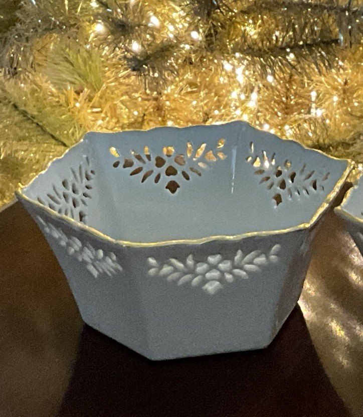 Lenox Retired Shelburne 5 inch Pierced Hexagonal Bowl with Gold Trim Unboxed 