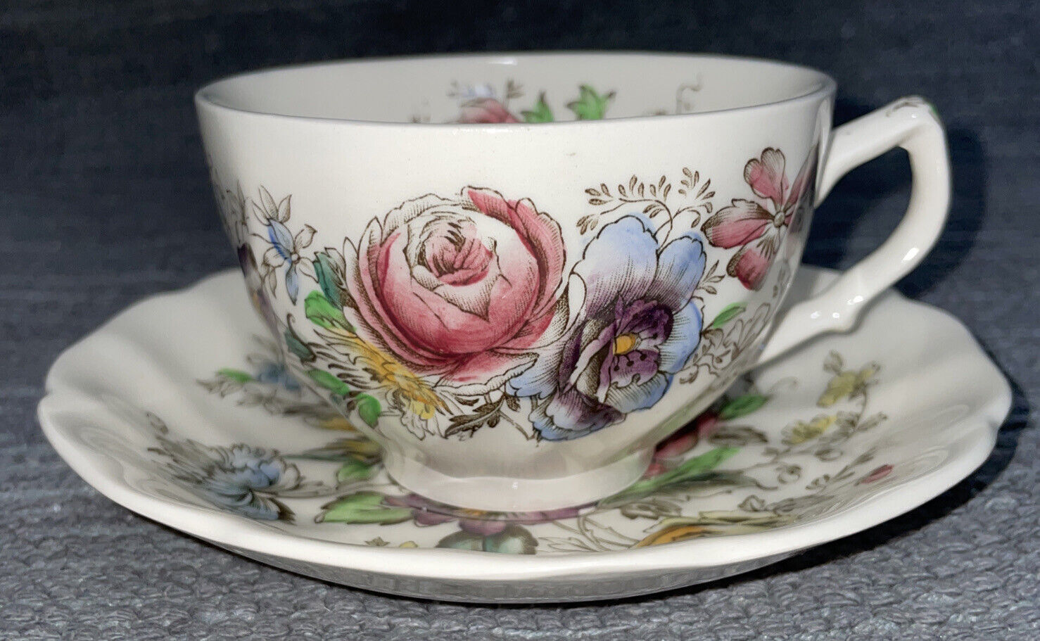 Johnson Brothers Sheraton Floral 1920’s Teacup & Saucer BEAUTIFUL VINTAGE