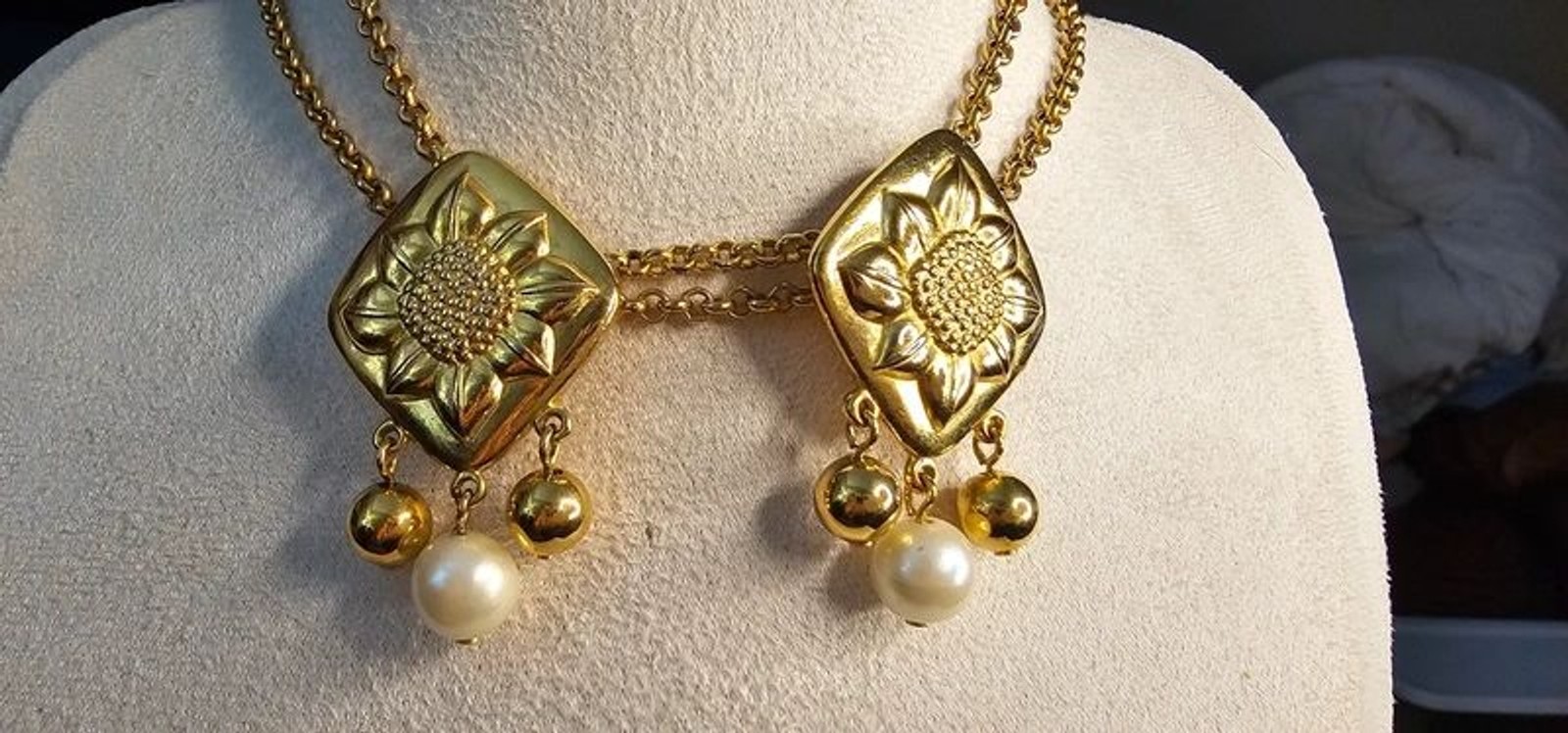 Vintage Liz Claiborne Sunflower Jewelry Set