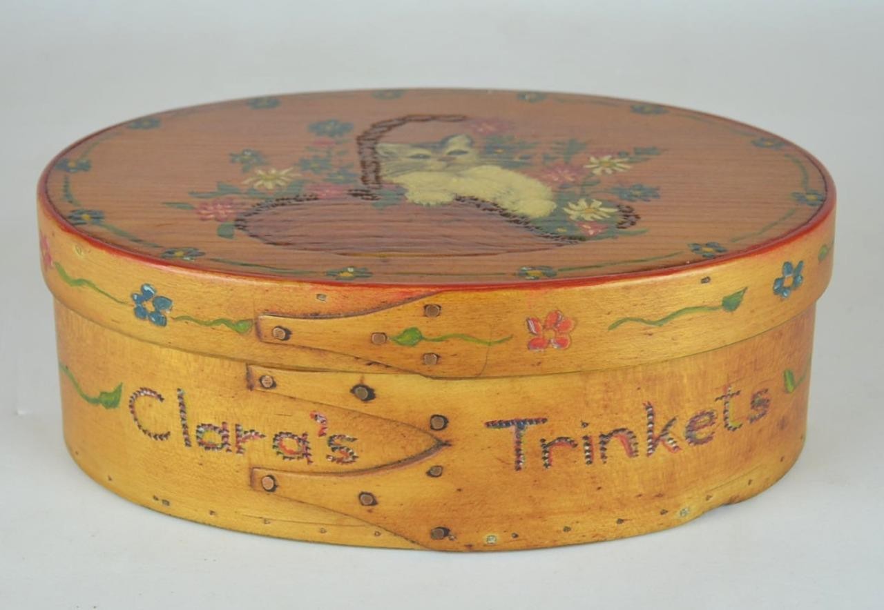ANTIQUE BENTWOOD OVAL PANTRY BOX - 3 FINGERS HAND PAINTED INCISED DECORATION 8\