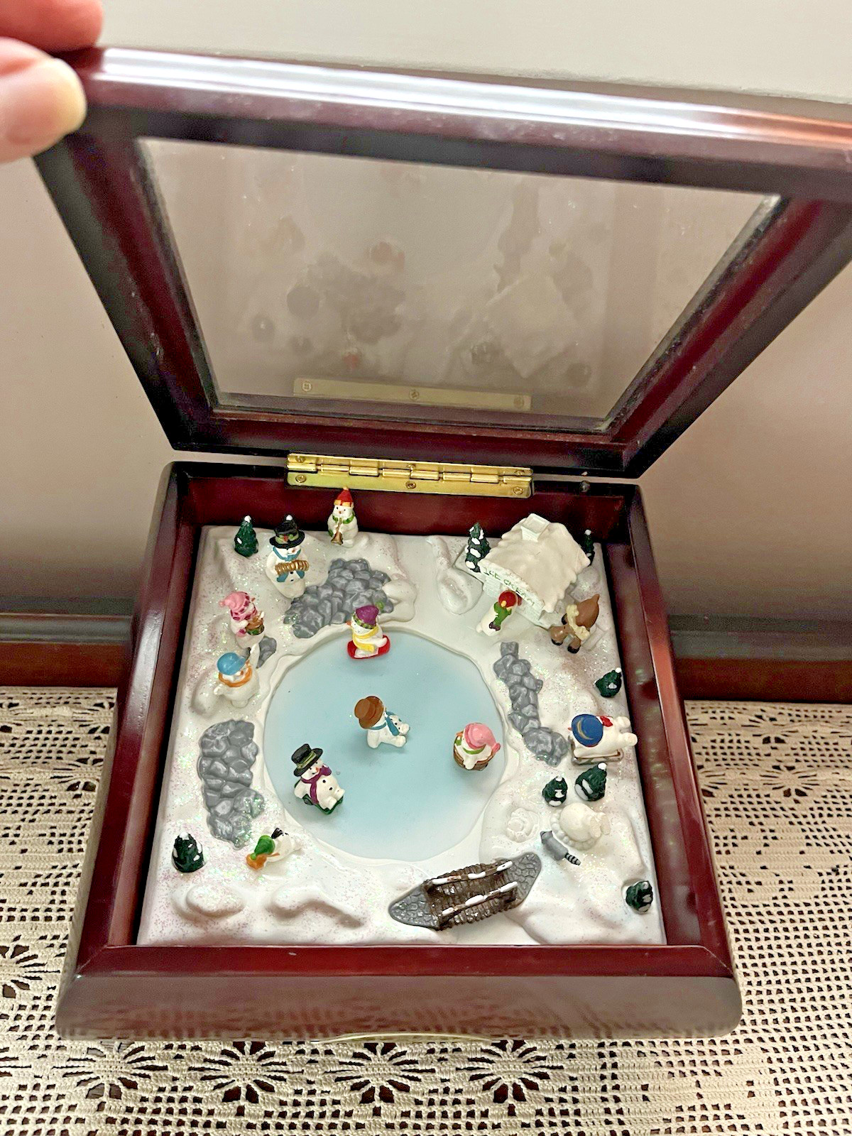 Fun Mr. Christmas “Snowman Jamboree” Animated Music Box Glass Top - Charming Xm