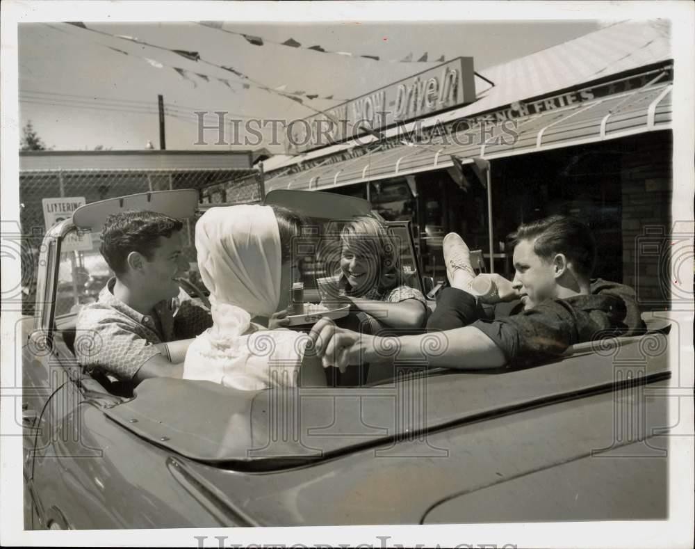 1960 Press Photo Four young friends at a drive-in restaurant. - lry10521